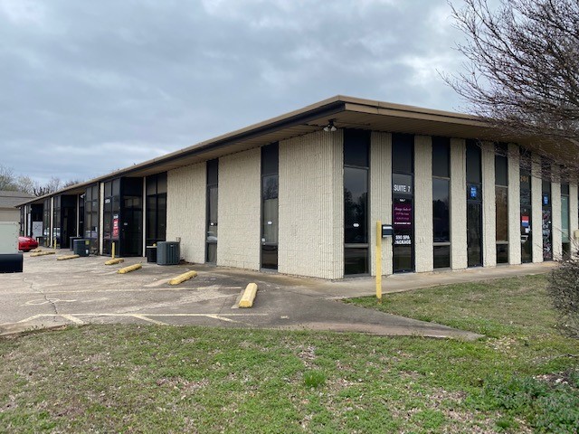 Universal Plaza - Commercial Lease