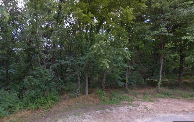 Terrific buildable lot on cul-de-sac, will be on sewer for new buyer-- only two homes on the cul-de-sac;
would be easy access for commuters, right off Hampstead and then to Hwy 71/I-49.