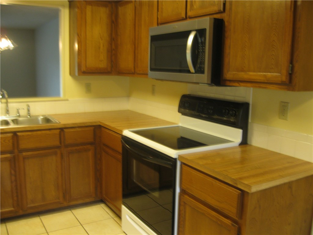 Metfield Courts Bvv - Residential Lease