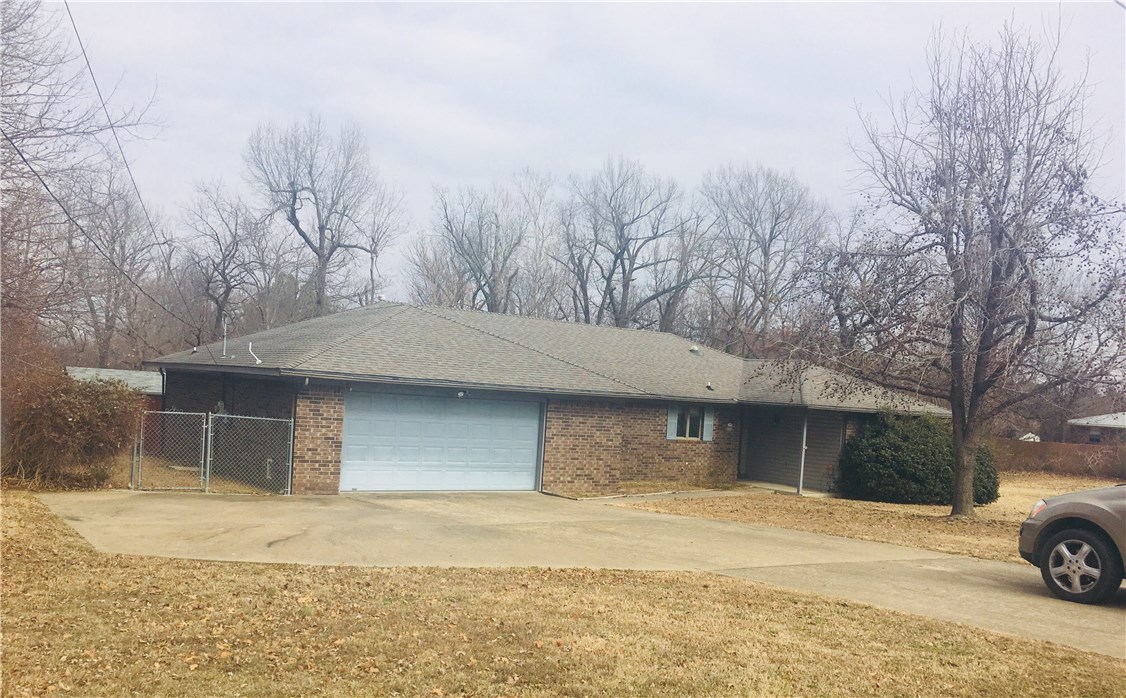 Custom built home located west of Fayetteville. One Owner on 1.47 acres. Quiet street. Shop Building, Fire place in living room.