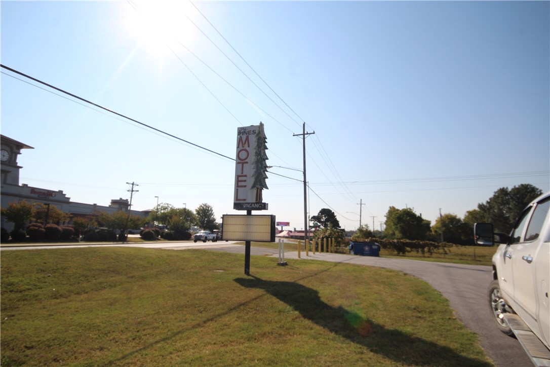 Income generating property currently being rented by the week.  Units could be turned into studio apartments or even small offices.  Large lot over 1 acre.  Listing agent must accompany all showings.

Income avg $74,000 last year with not all rooms ready to rent