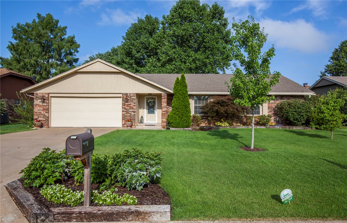 Charming 3 bedroom 2 bath on a quiet street with mature trees. Open floor plan with vaulted ceilings. Beautiful fenced backyard with gazebo. Walking distance to Rogers Aquatic Center, minutes to Promenade and restuarants. This one will go quickly!