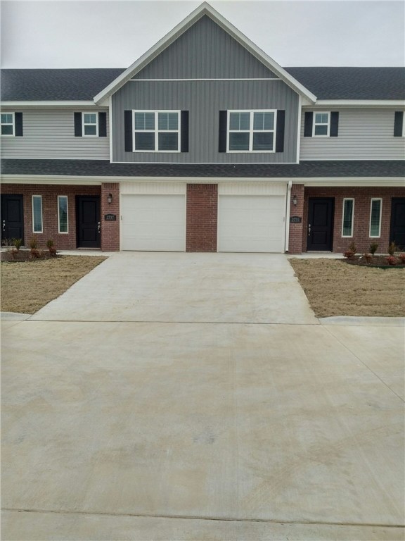 Nice Executive Rentals in the heart of NWA close to the best shopping, dining, and entertainment. Home features 3 bedrooms, 2.5 bathrooms, 1 car garage, all appliances, nice back patio for entertaining, large master bath, great floor plan with many upgrades. Come take a look, you'll be glad you did.