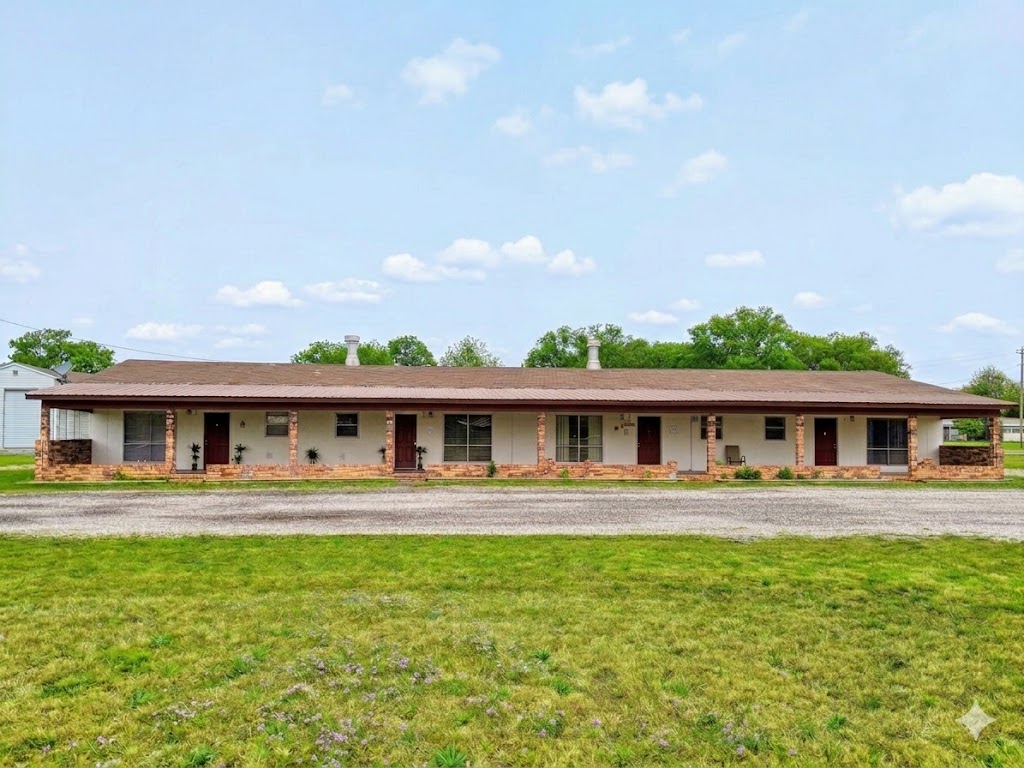 This investment property is 100% occupied with signed leases
through 2027 and includes four 2-bedroom apartment homes.
Each apartment offers the following amenities:
• 2 bedrooms, 1 bathroom
• Large covered front patio
• Washer, dryer and refrigerator included in unit
• 840 square foot, open floorplan
Two of the apartments have been renovated with new bathroom,
new kitchen, LVP flooring, fresh paint, custom window blinds, and
new appliances. A new roof was installed in October 2023.