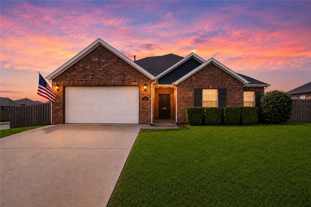 Welcome to this bright and inviting 4-bedroom, 2-bath home located on one of the larger corner lots in the desirable Tamarron subdivision in Centerton. This home offers a spacious and open floor plan filled with natural light, creating a warm and welcoming feel from the moment you walk in.
The kitchen features granite countertops, ample workspace, and flows seamlessly into the main living area. The primary suite is generously sized and includes two walk-in closets. Upstairs, the fourth bedroom offers great flexibility and can easily function as a bonus room, playroom, or home gym depending on your needs.
Step outside and enjoy the added bonus of a beautifully usable yard featuring an Arkansas Black apple tree, a Gala apple tree, and a Georgia peach tree. The larger corner lot provides extra space to relax, garden, or entertain. With new interior paint and a thoughtful layout throughout, this home is move-in ready!