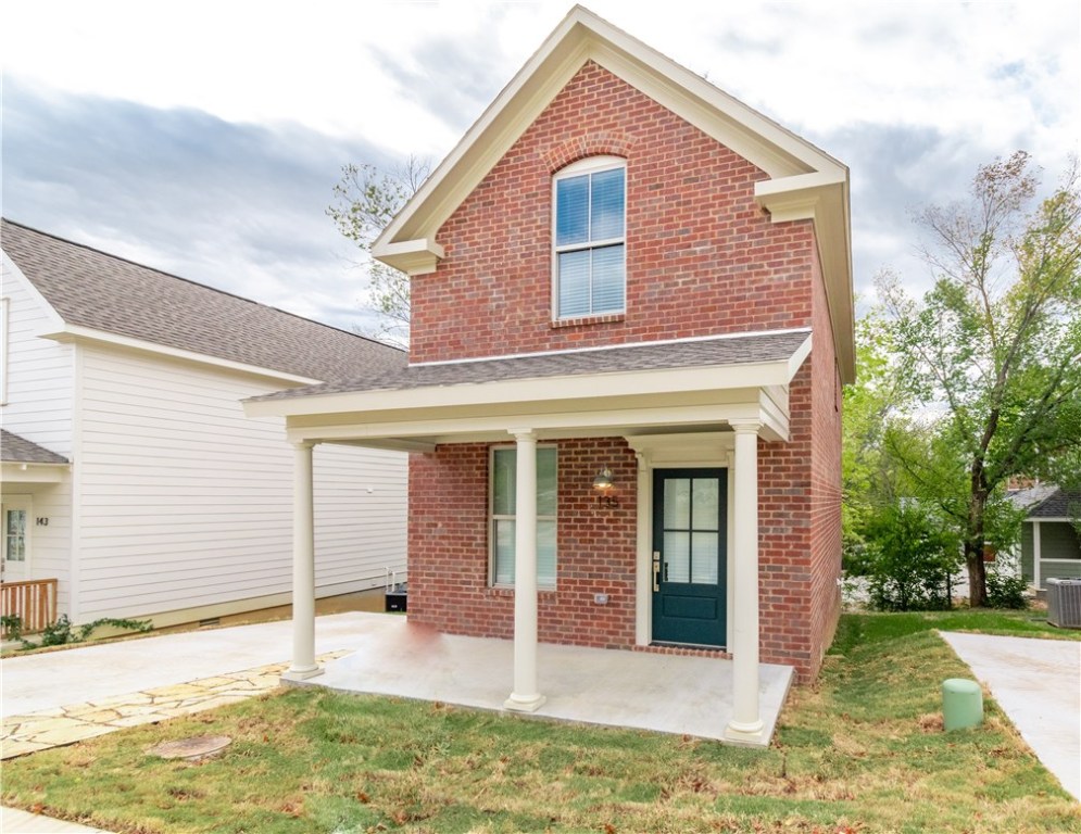 Brand new 2 bedroom, 1.5 bath home in up & coming South Fayetteville. Minutes from Fayetteville Square, new Feed and Folly restaurant, Dickson St, U of A, trails and more! Home features hardwood floors, quartz counter tops, SS appliances and more! Refrigerator, washer & dryer are provided!
