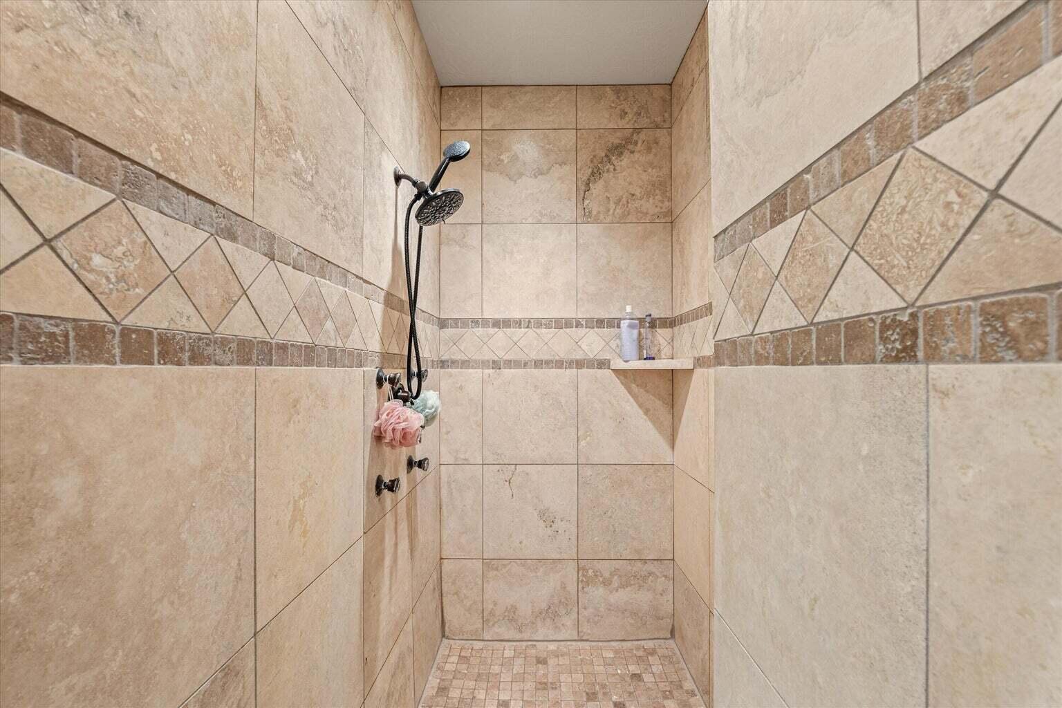 ROCK HAMPTON - Residential