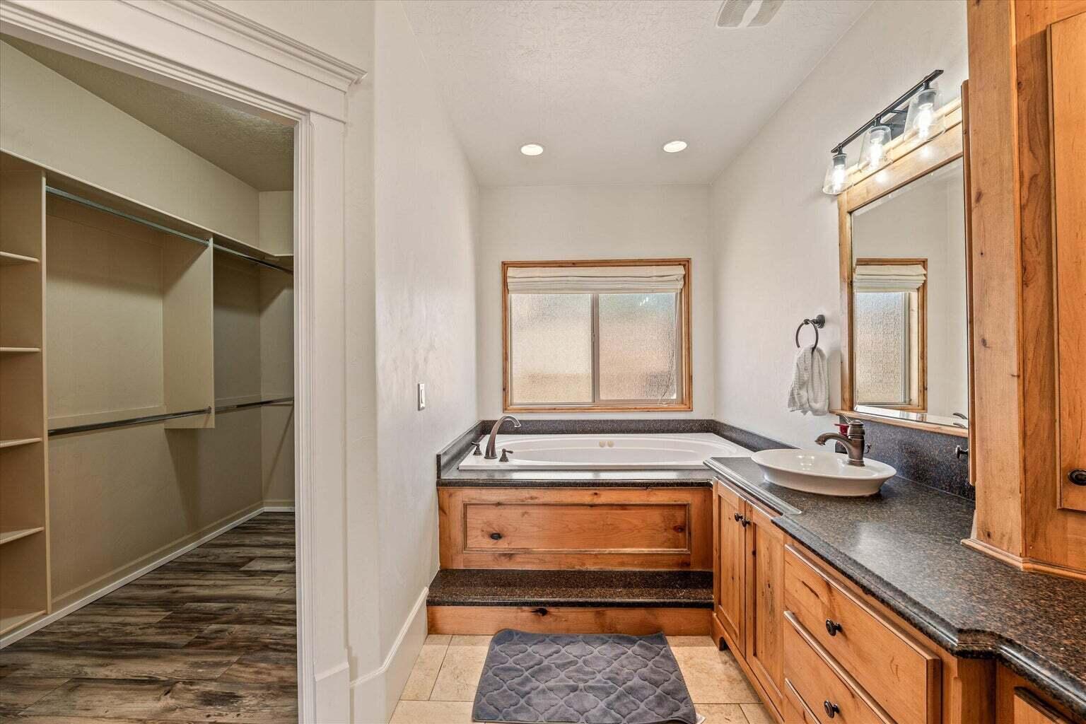 ROCK HAMPTON - Residential