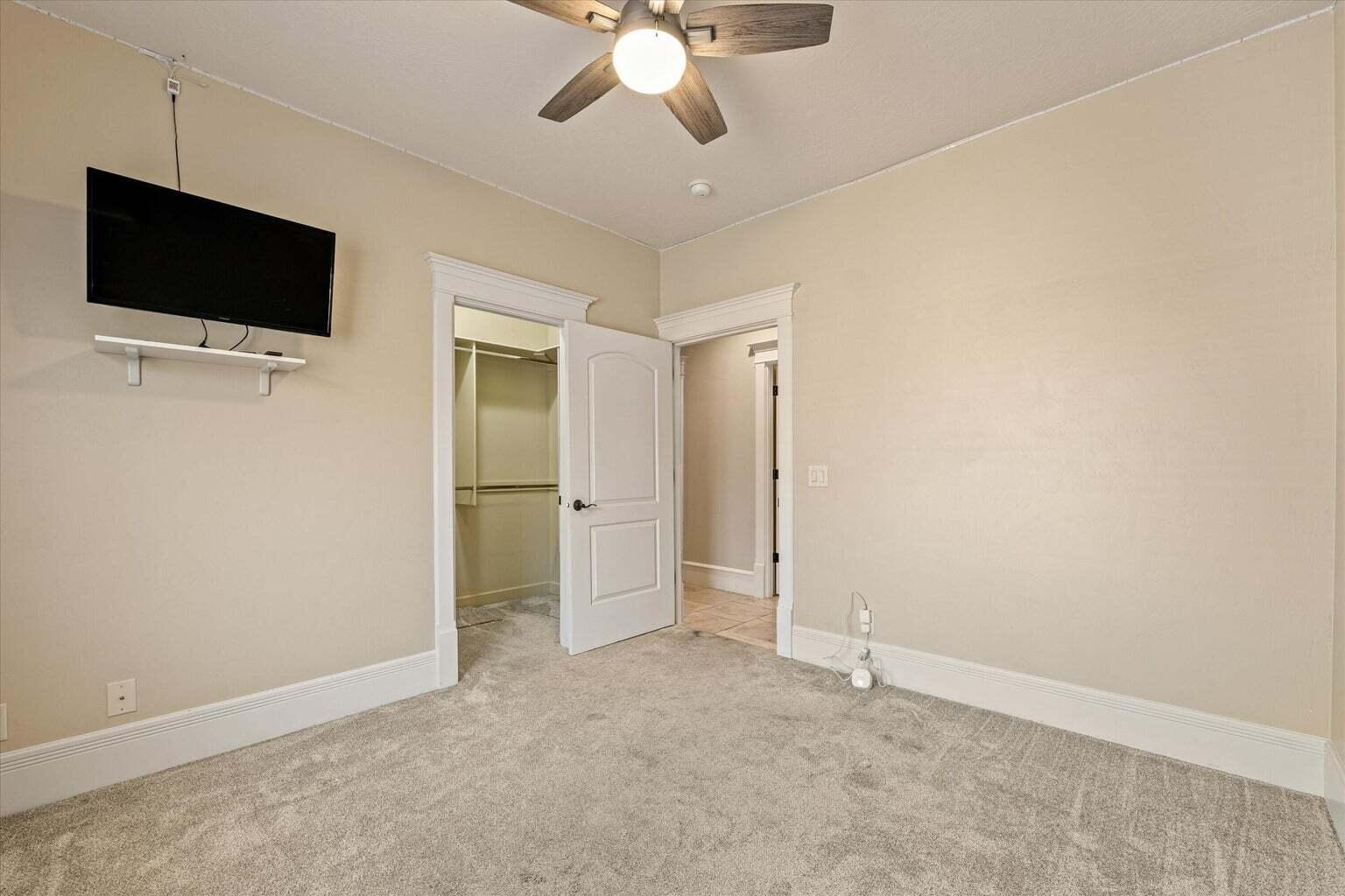 ROCK HAMPTON - Residential