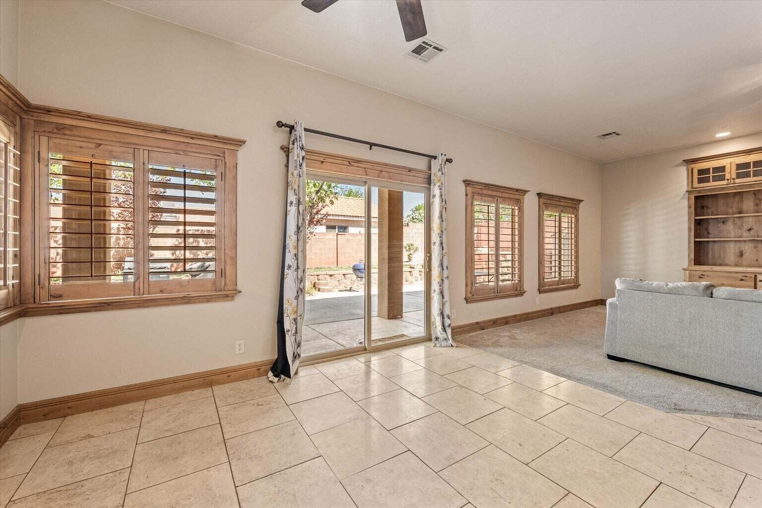 ROCK HAMPTON - Residential