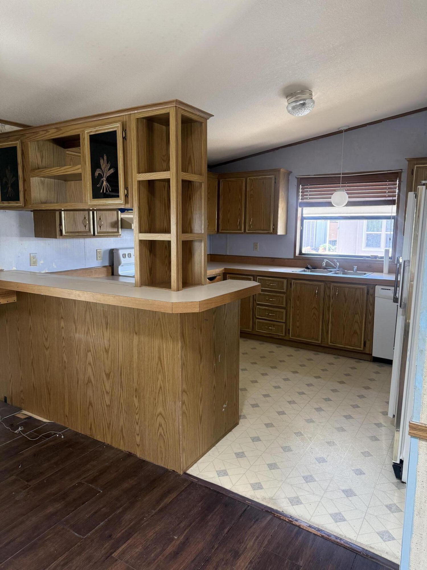 RAINBOW RIDGE MOBILE HOME PARK - Residential