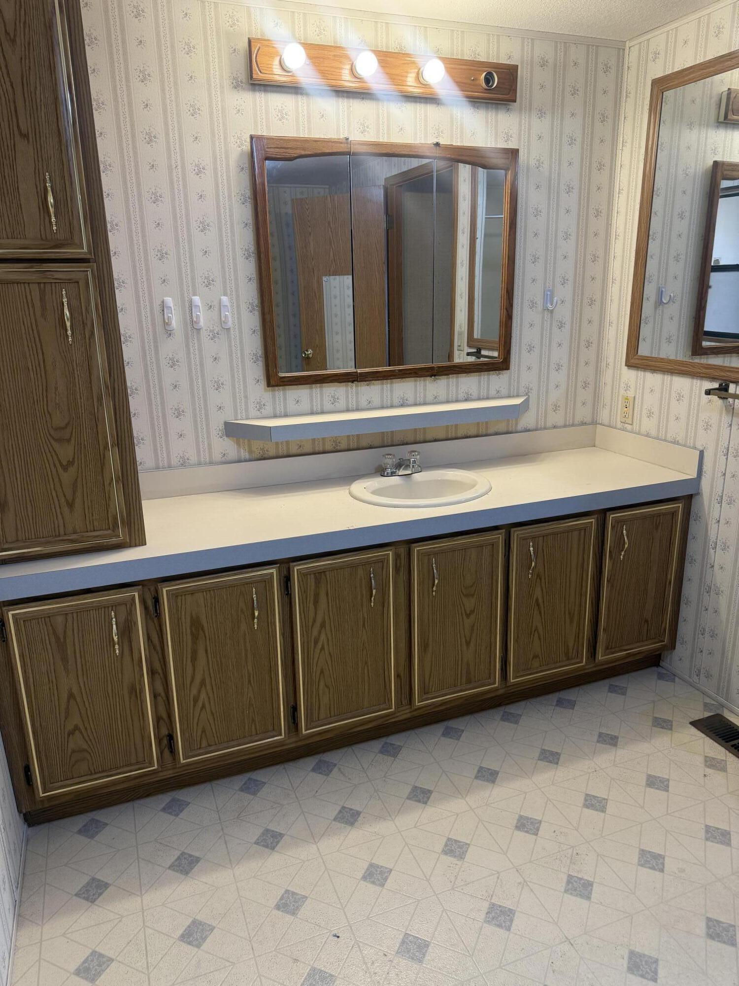 RAINBOW RIDGE MOBILE HOME PARK - Residential