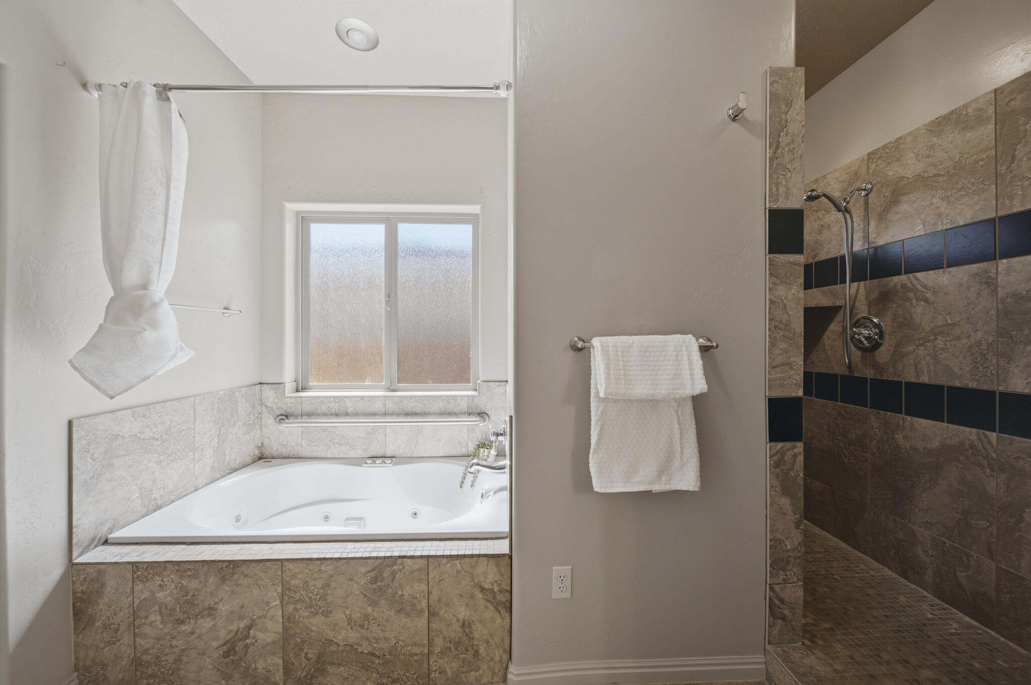 PAINTED HILLS RLINGTON HEIGHTS - Residential