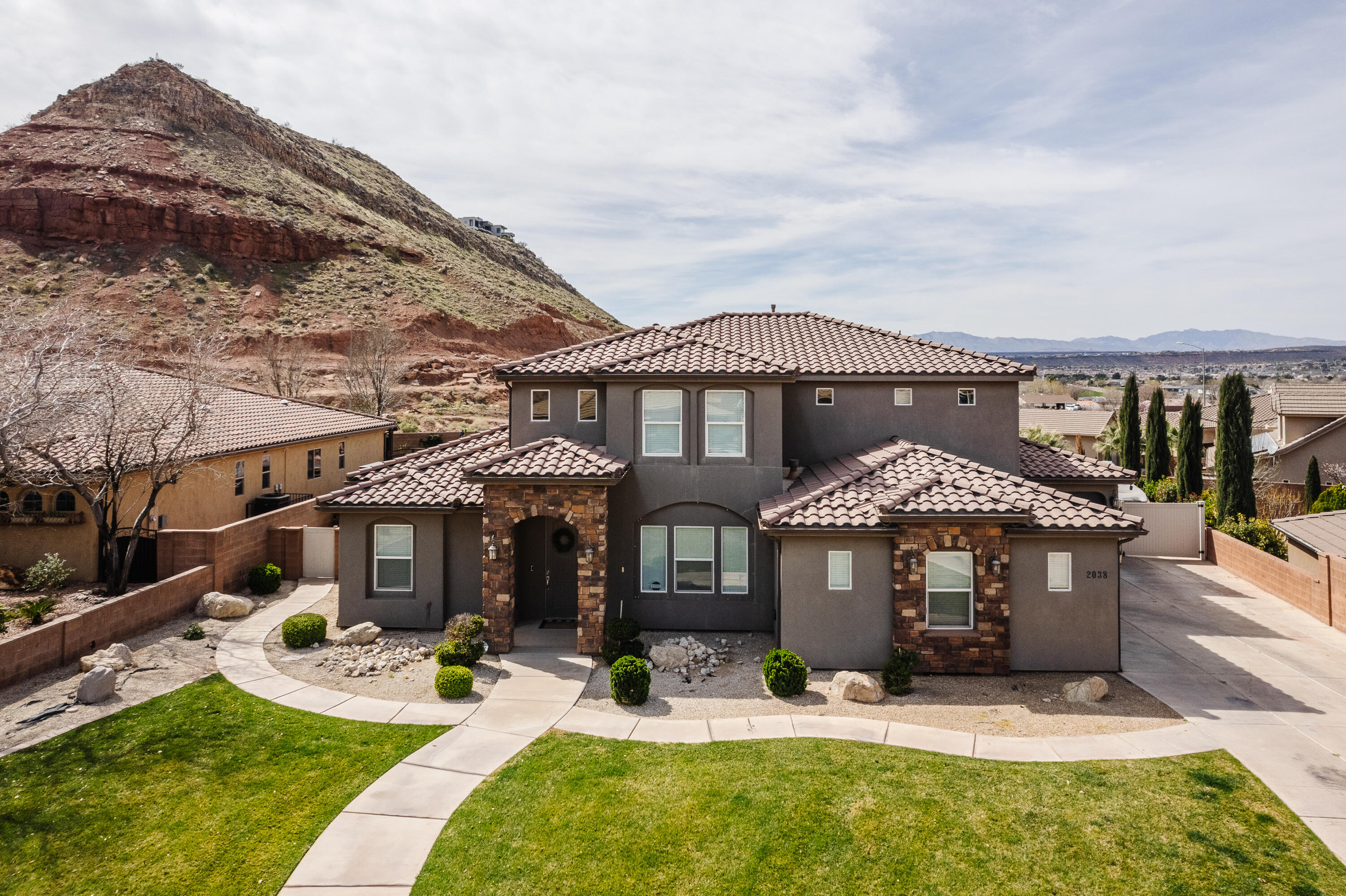 DESERT FIELDS - Residential