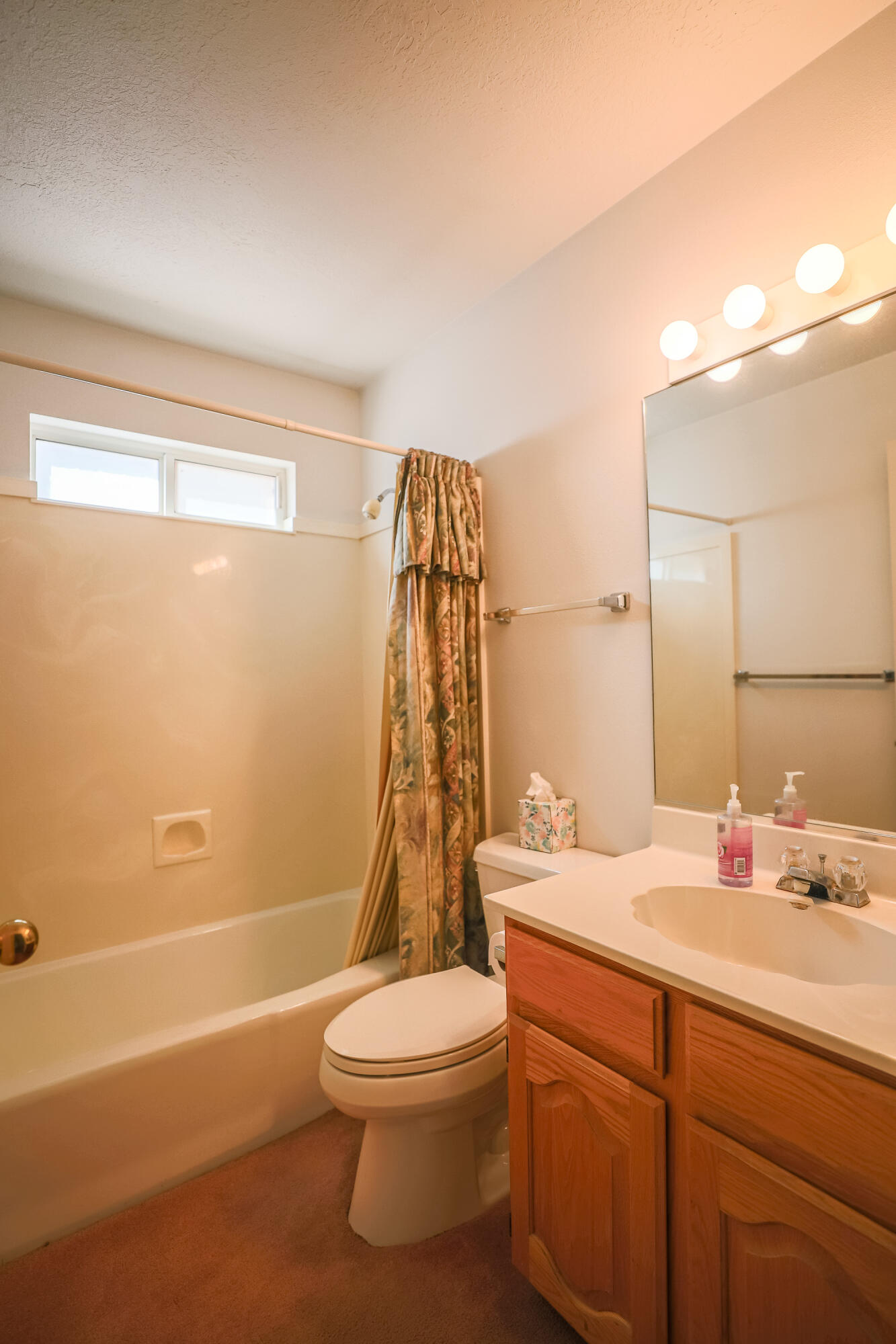 CREEKSIDE HOMES - Residential