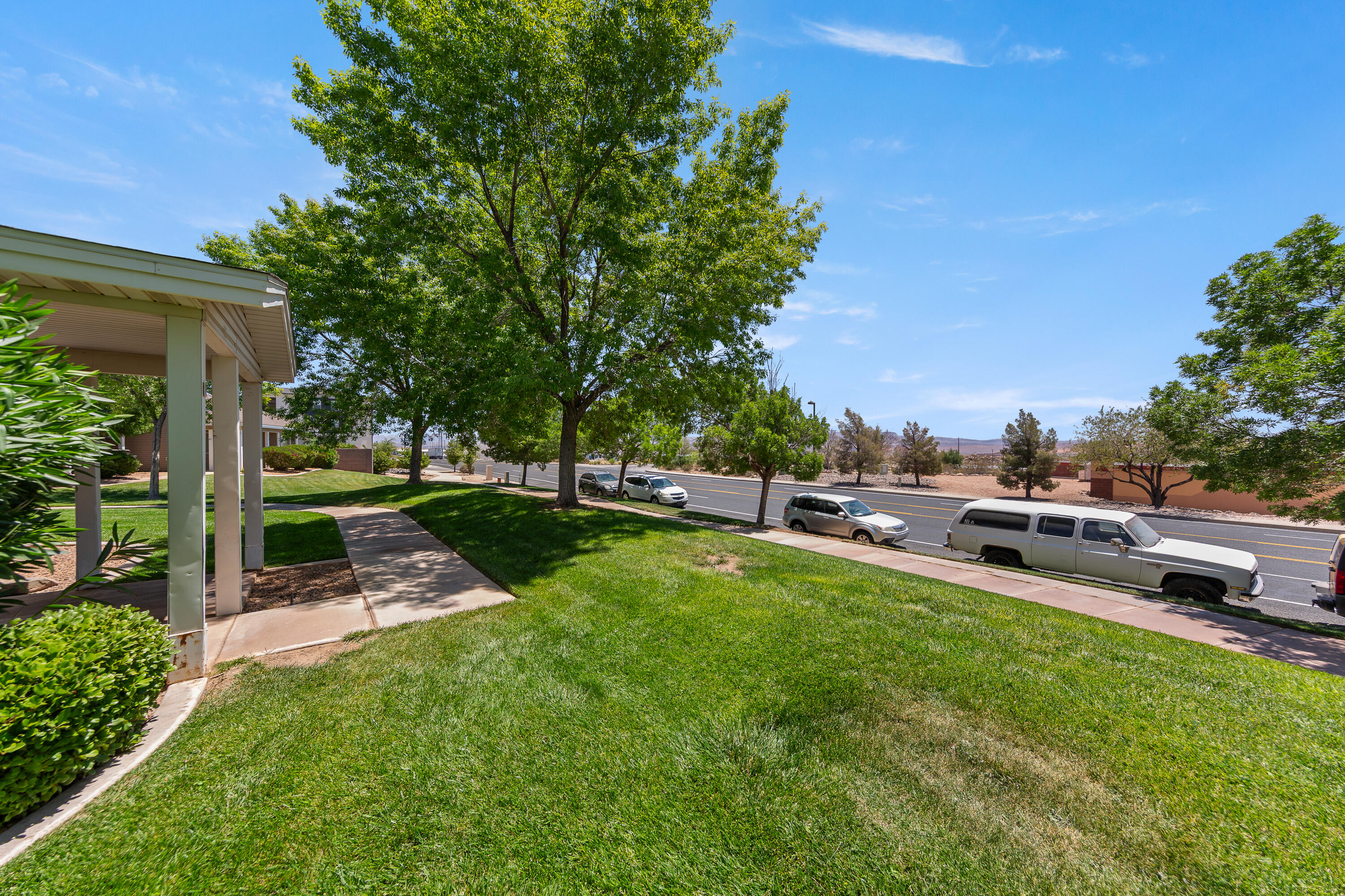 KNOLLWOOD TOWNHOMES - Residential