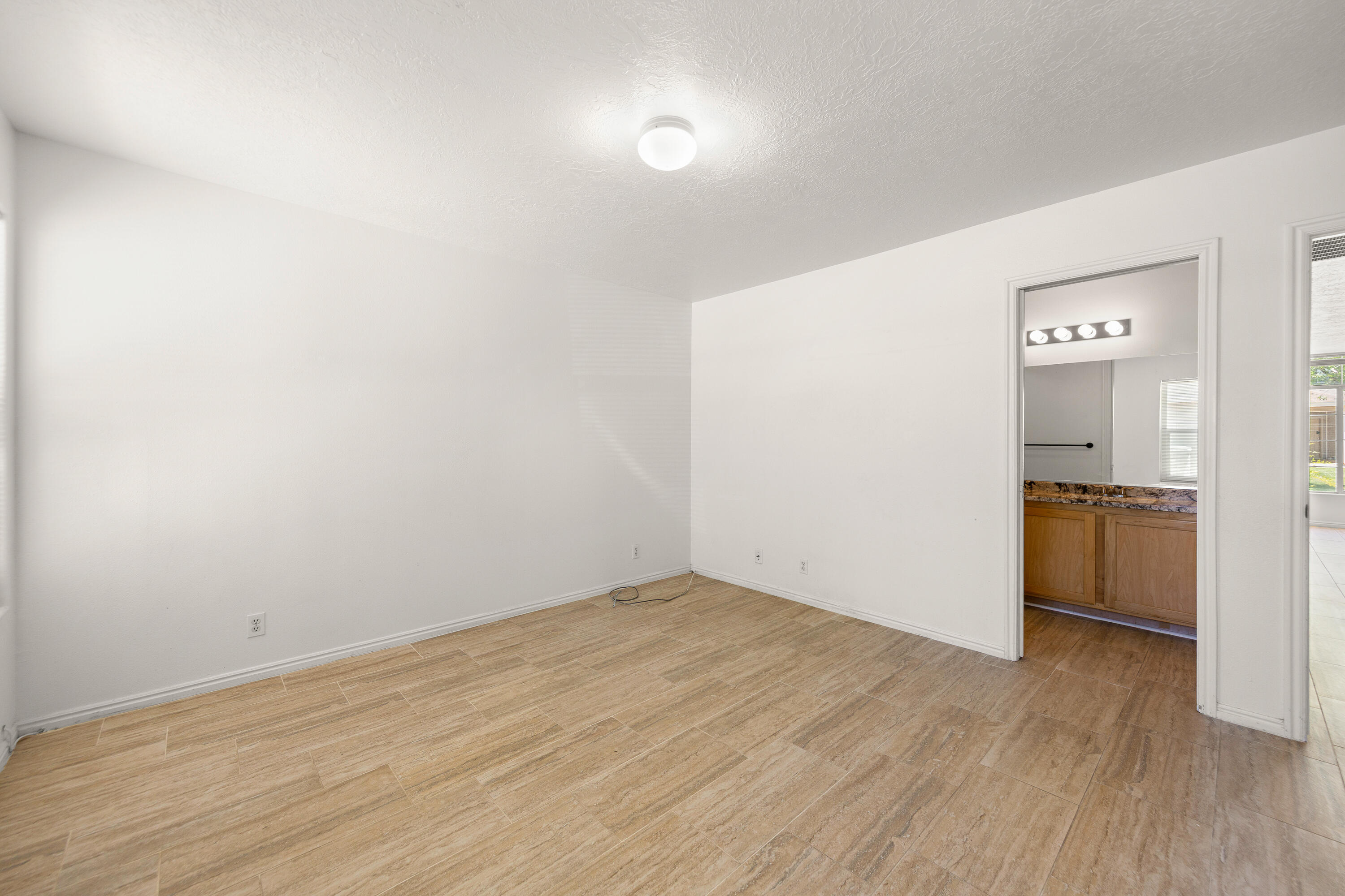 KNOLLWOOD TOWNHOMES - Residential