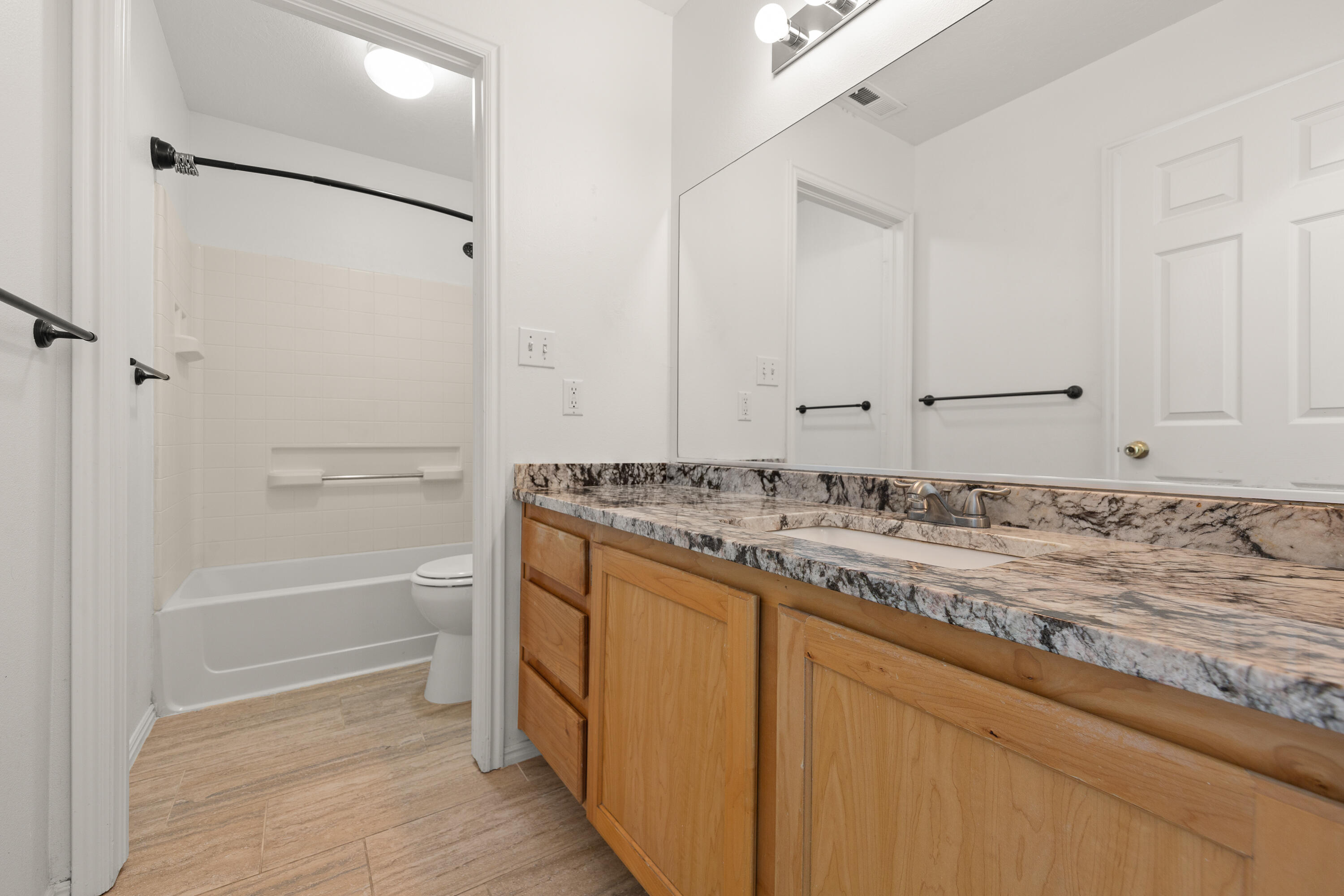 KNOLLWOOD TOWNHOMES - Residential