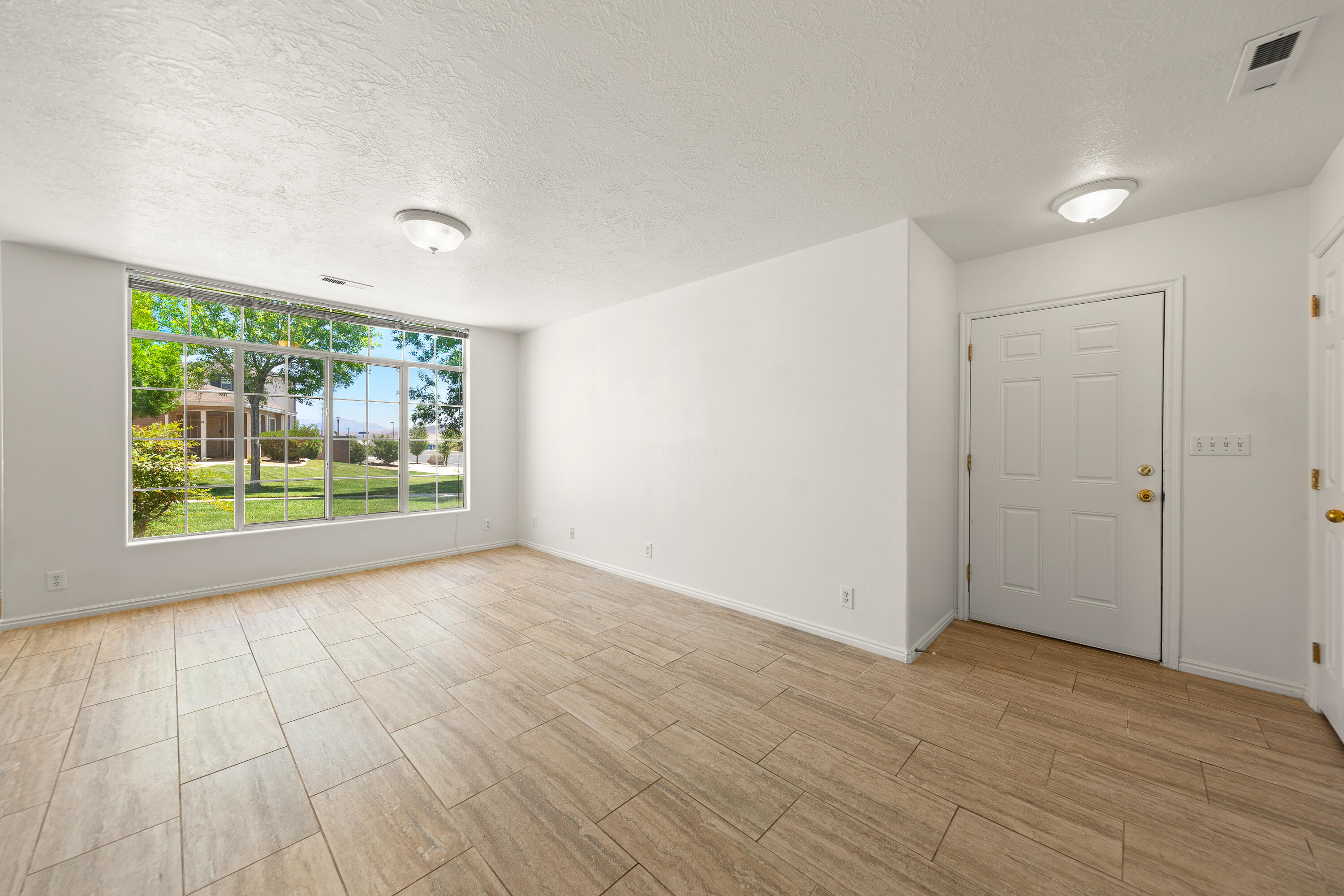 KNOLLWOOD TOWNHOMES - Residential