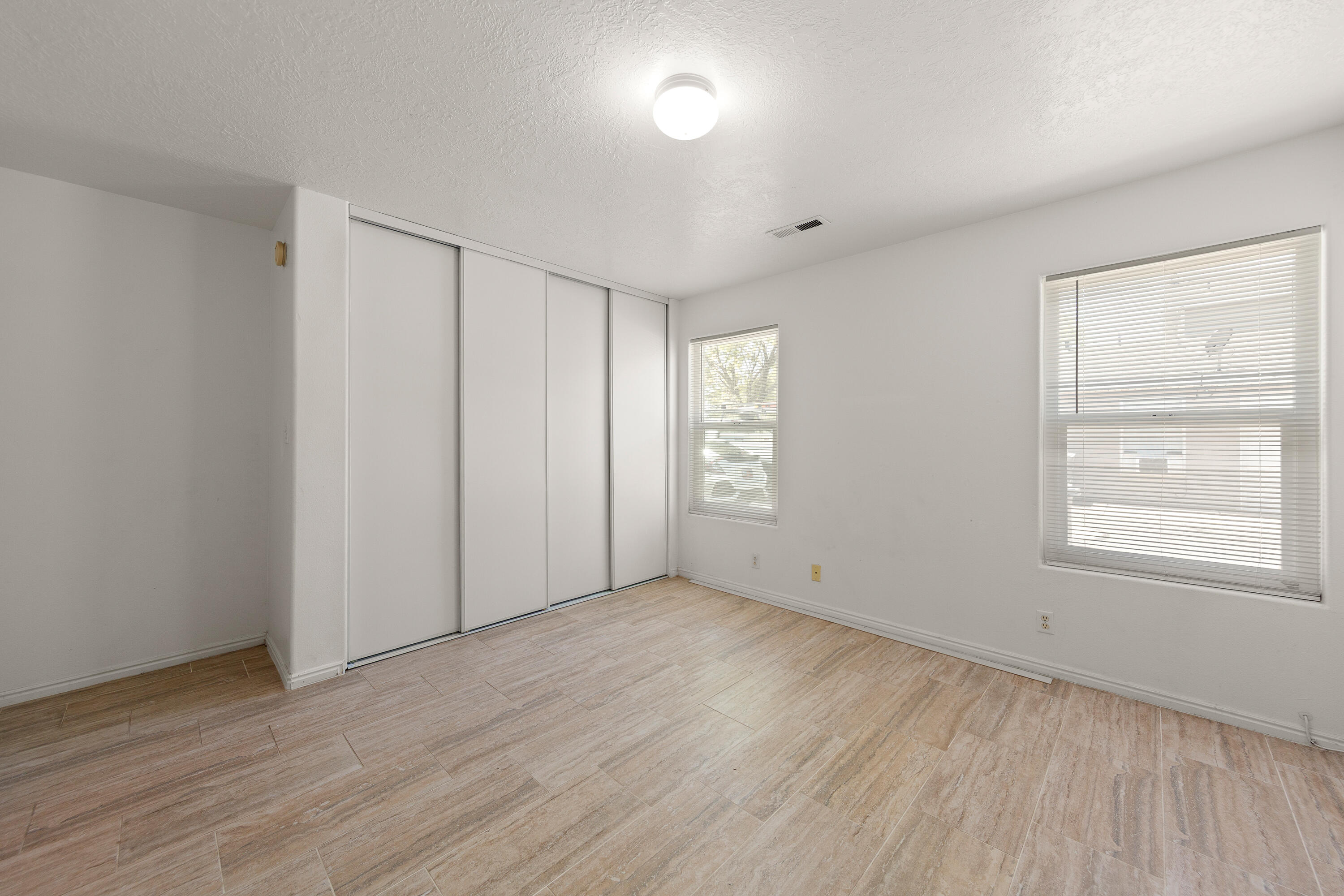 KNOLLWOOD TOWNHOMES - Residential