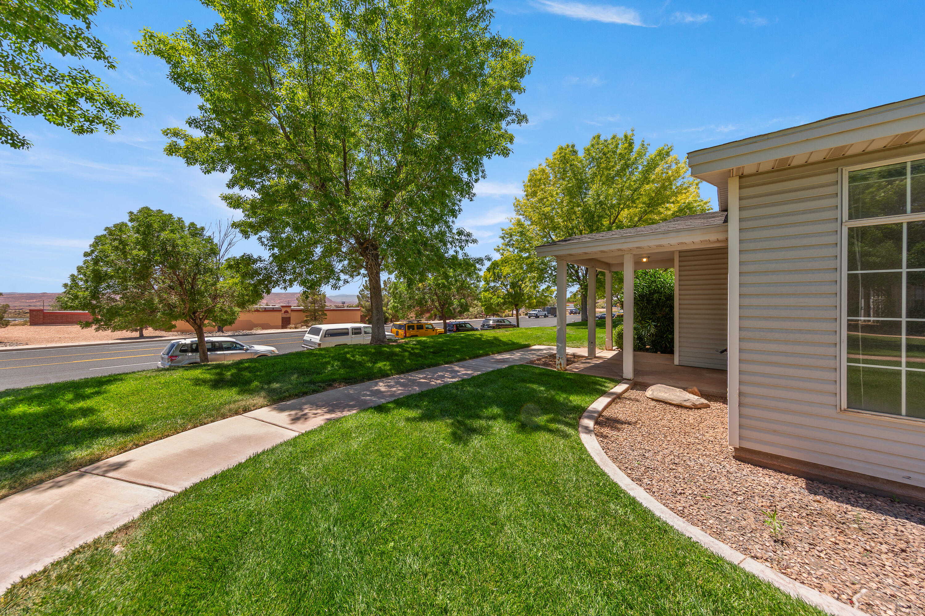 KNOLLWOOD TOWNHOMES - Residential