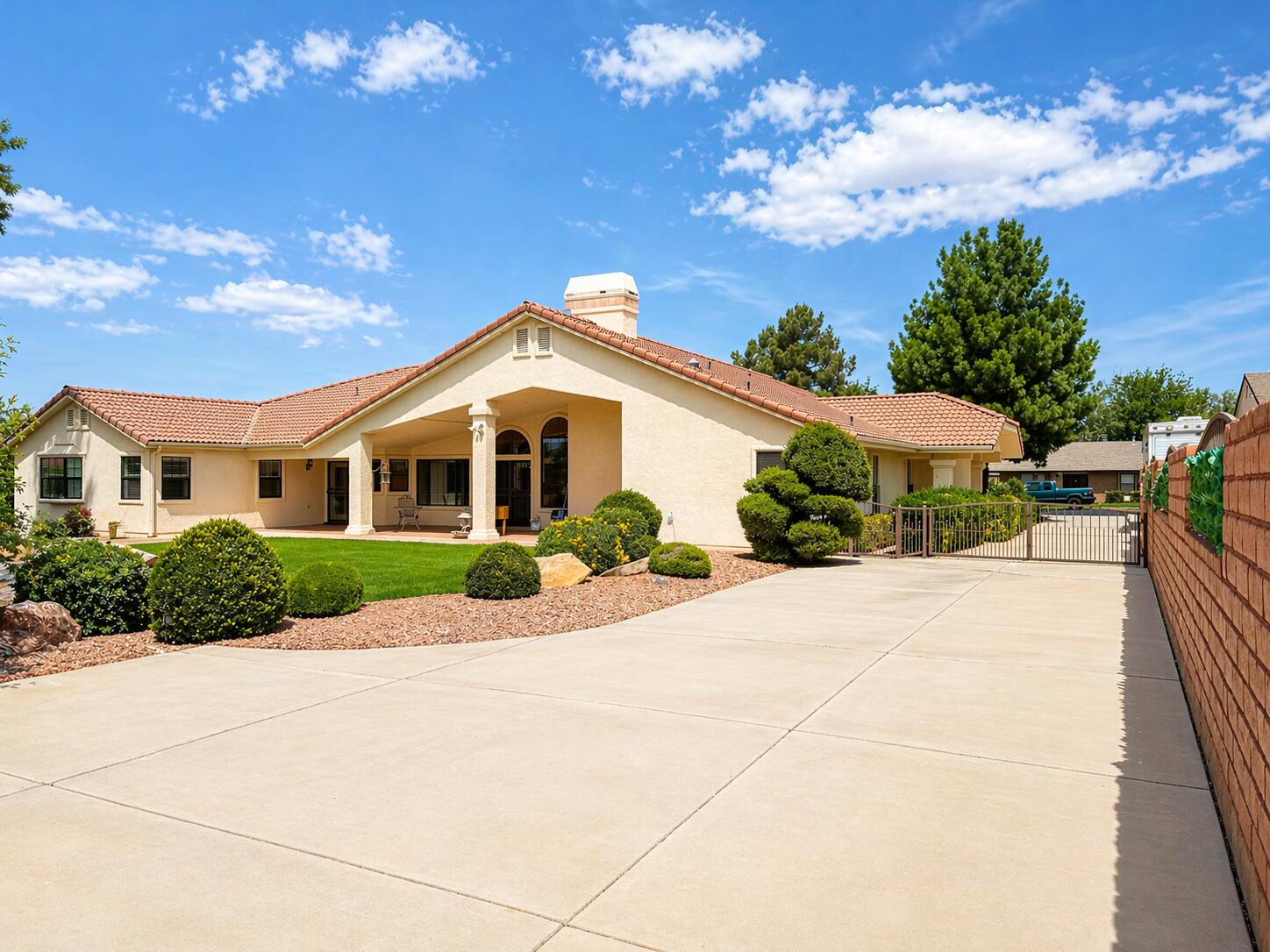 BLOOMINGTON RANCHES - Residential
