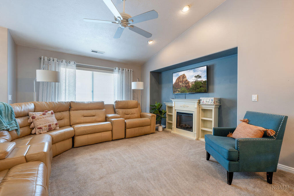 SNOW HAVEN TOWNHOMES - Residential