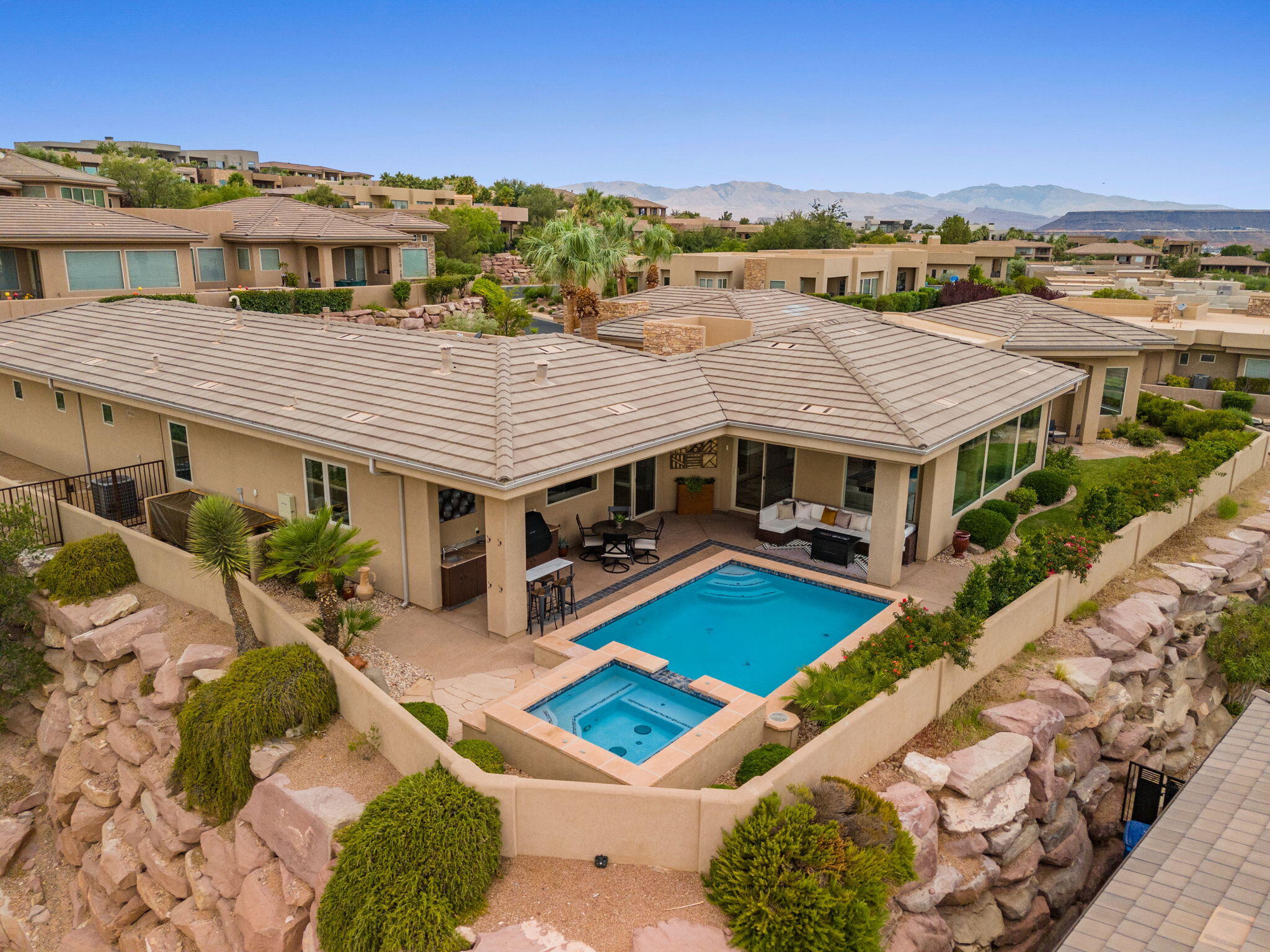 STONE CLIFF - Residential