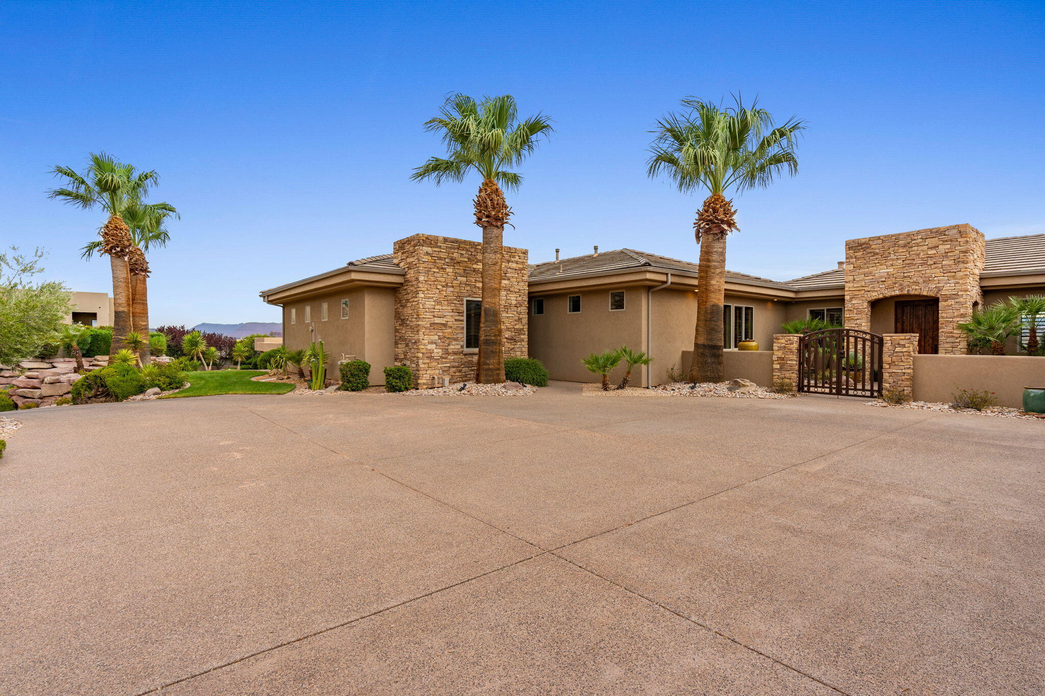 STONE CLIFF - Residential