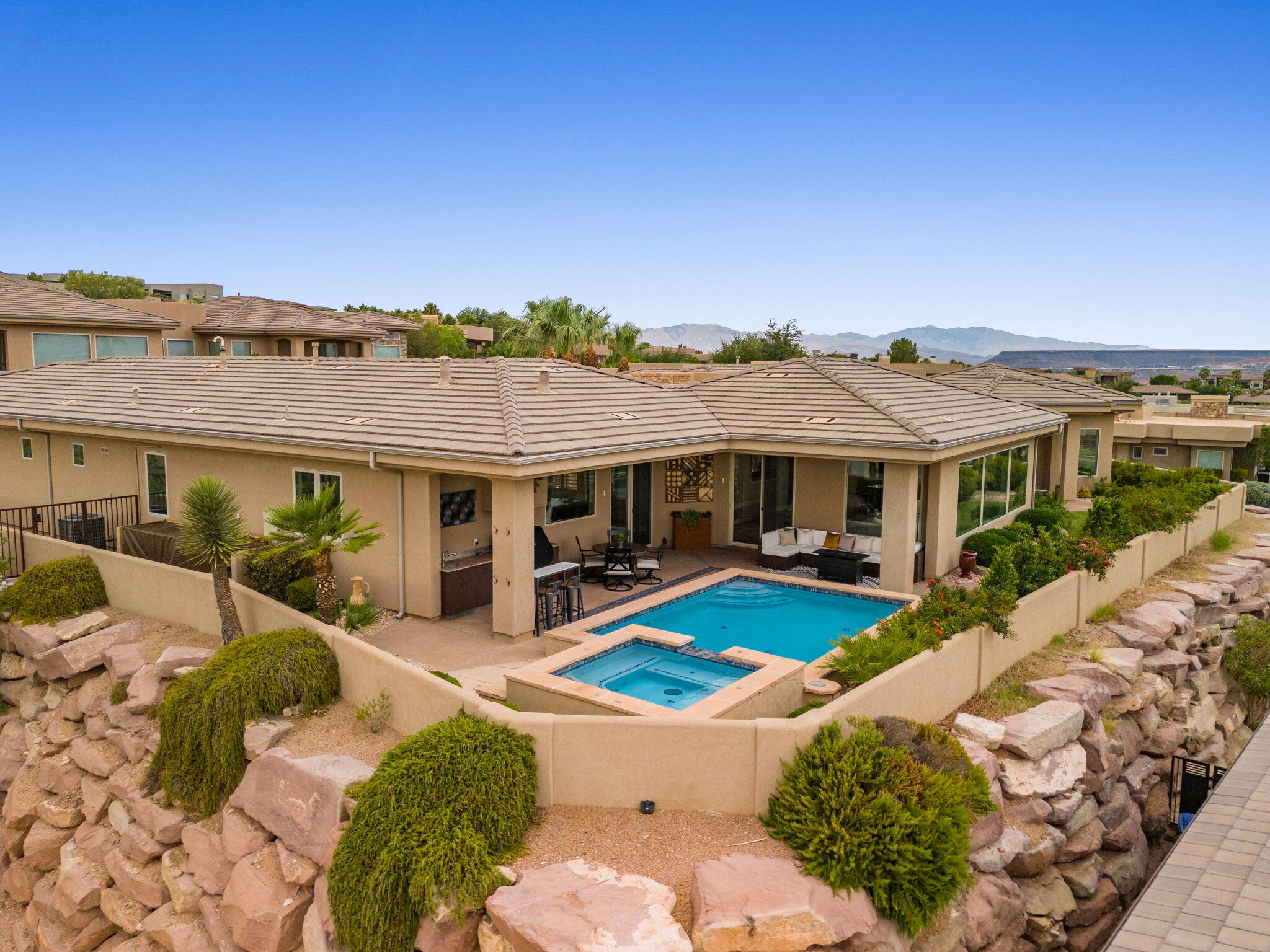 STONE CLIFF - Residential