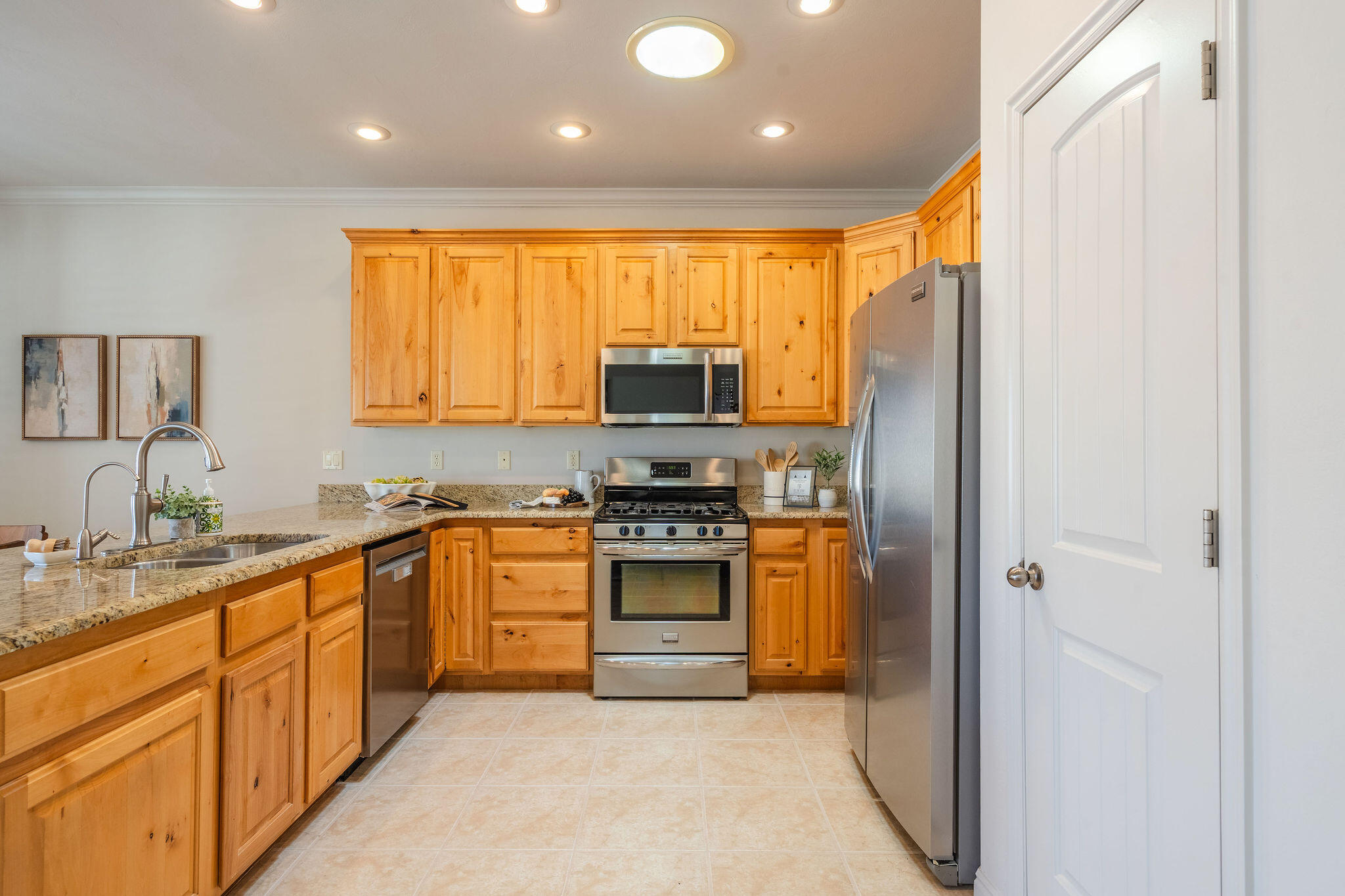 BLOOMINGTON HILLS - Residential