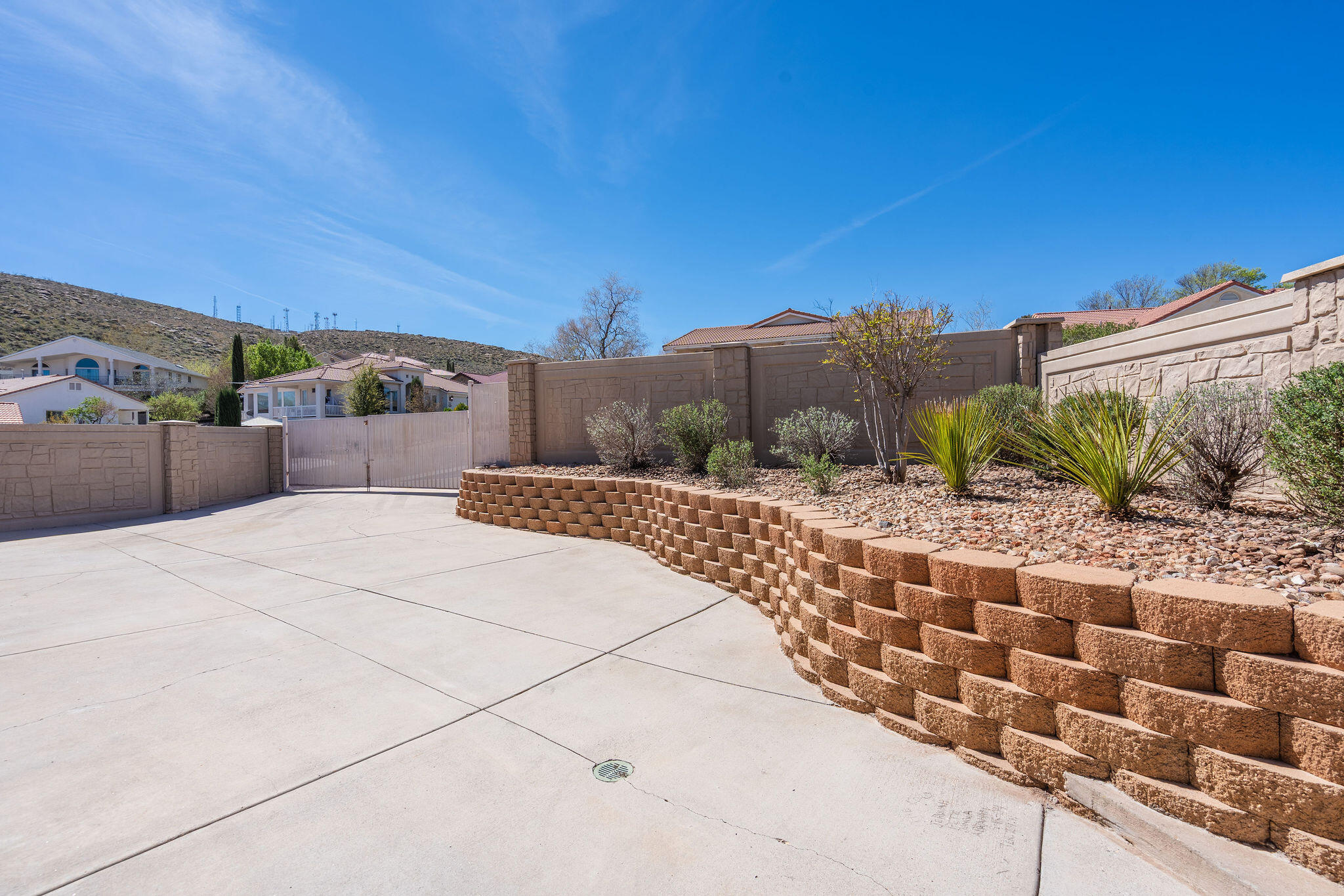 BLOOMINGTON HILLS - Residential