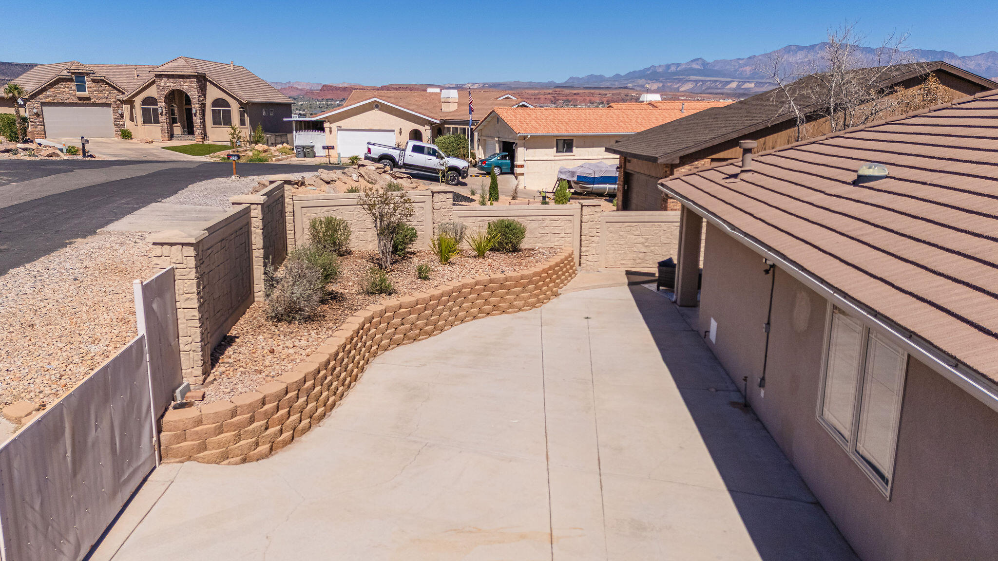 BLOOMINGTON HILLS - Residential