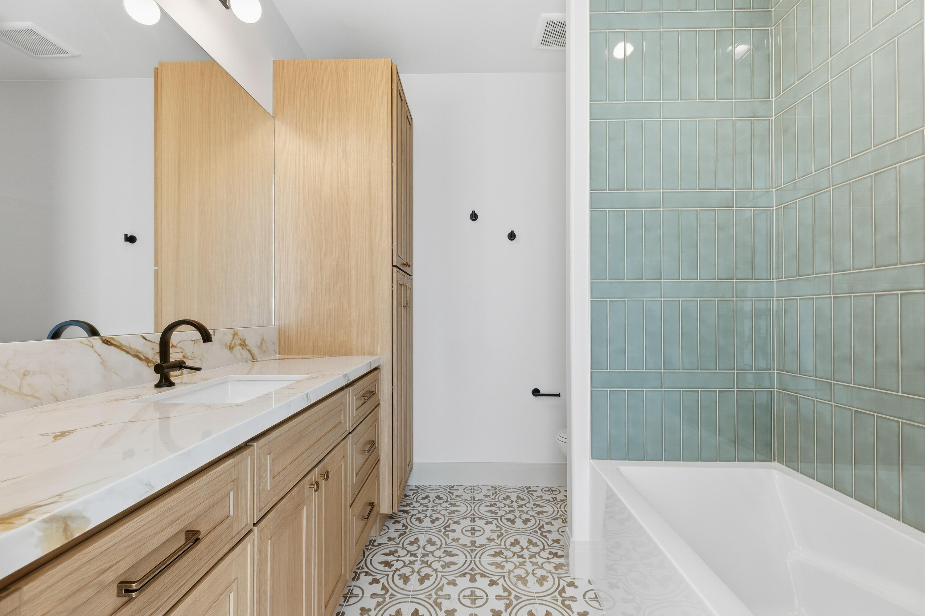 FALCON RIDGE - Residential