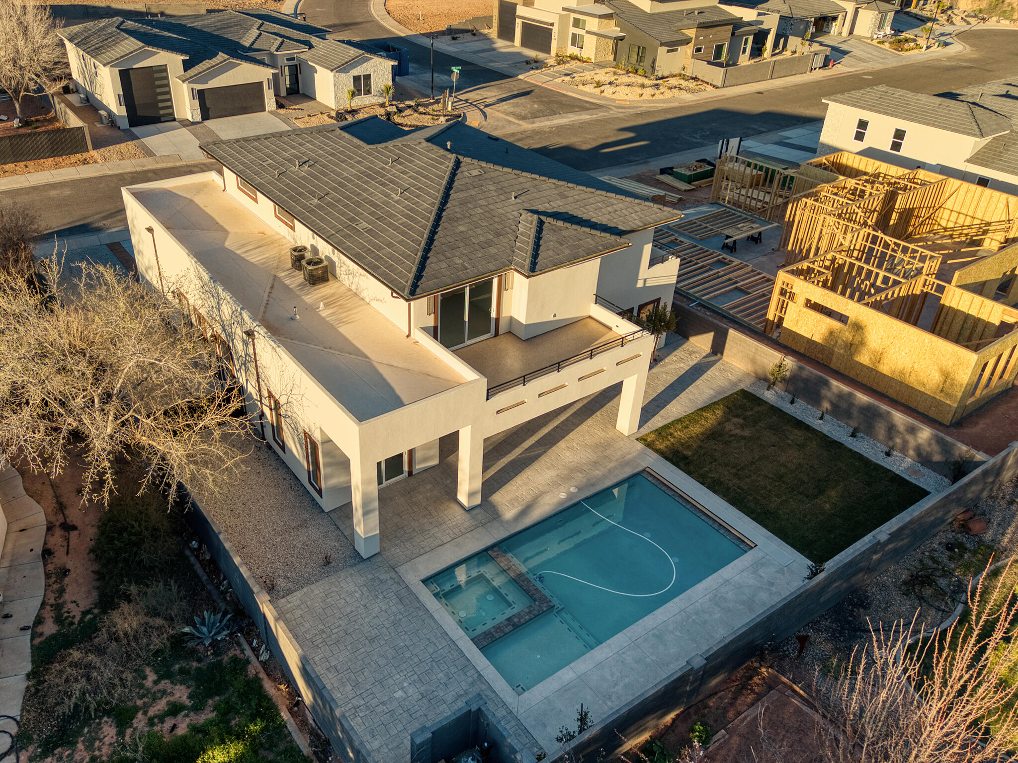 FALCON RIDGE - Residential
