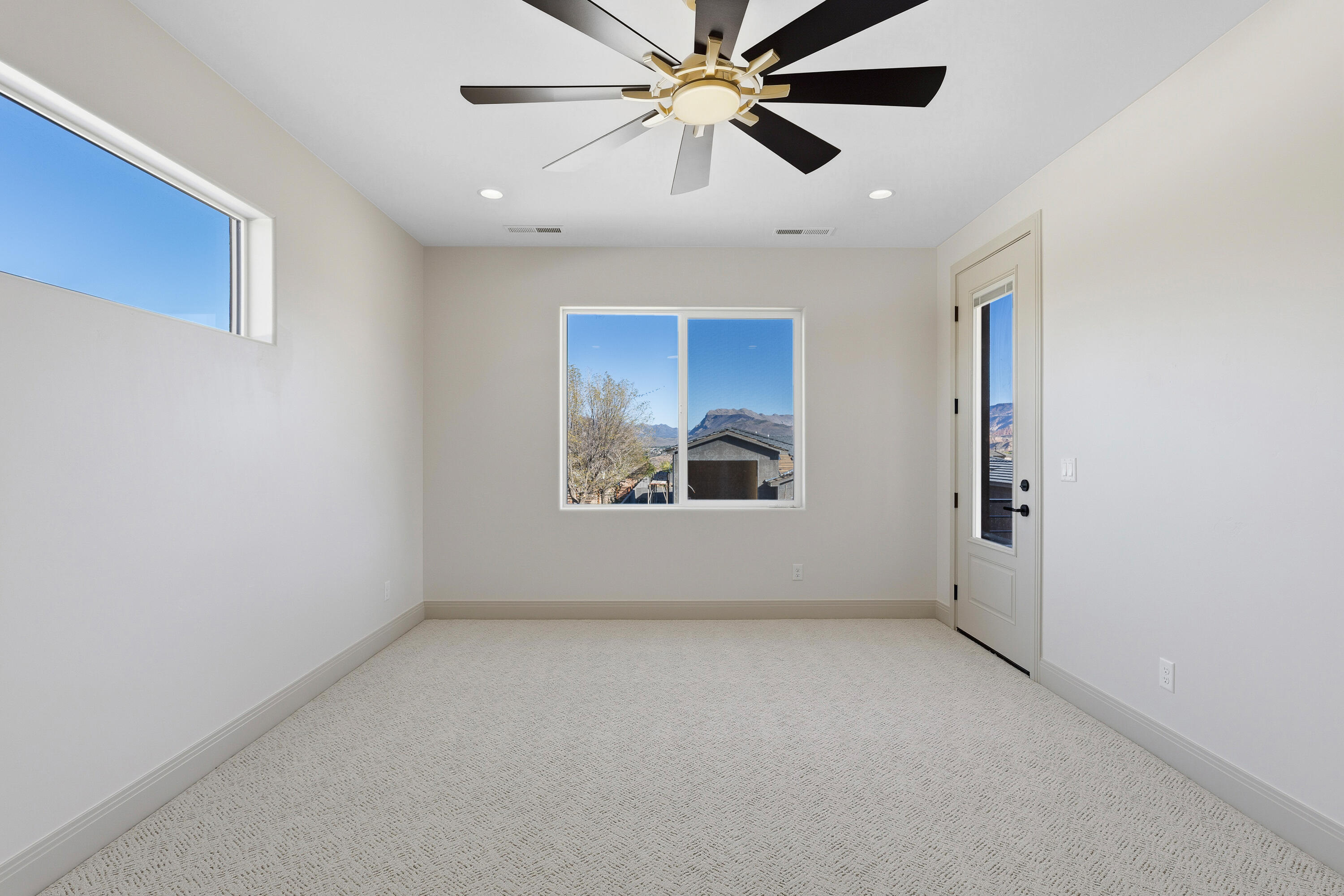FALCON RIDGE - Residential