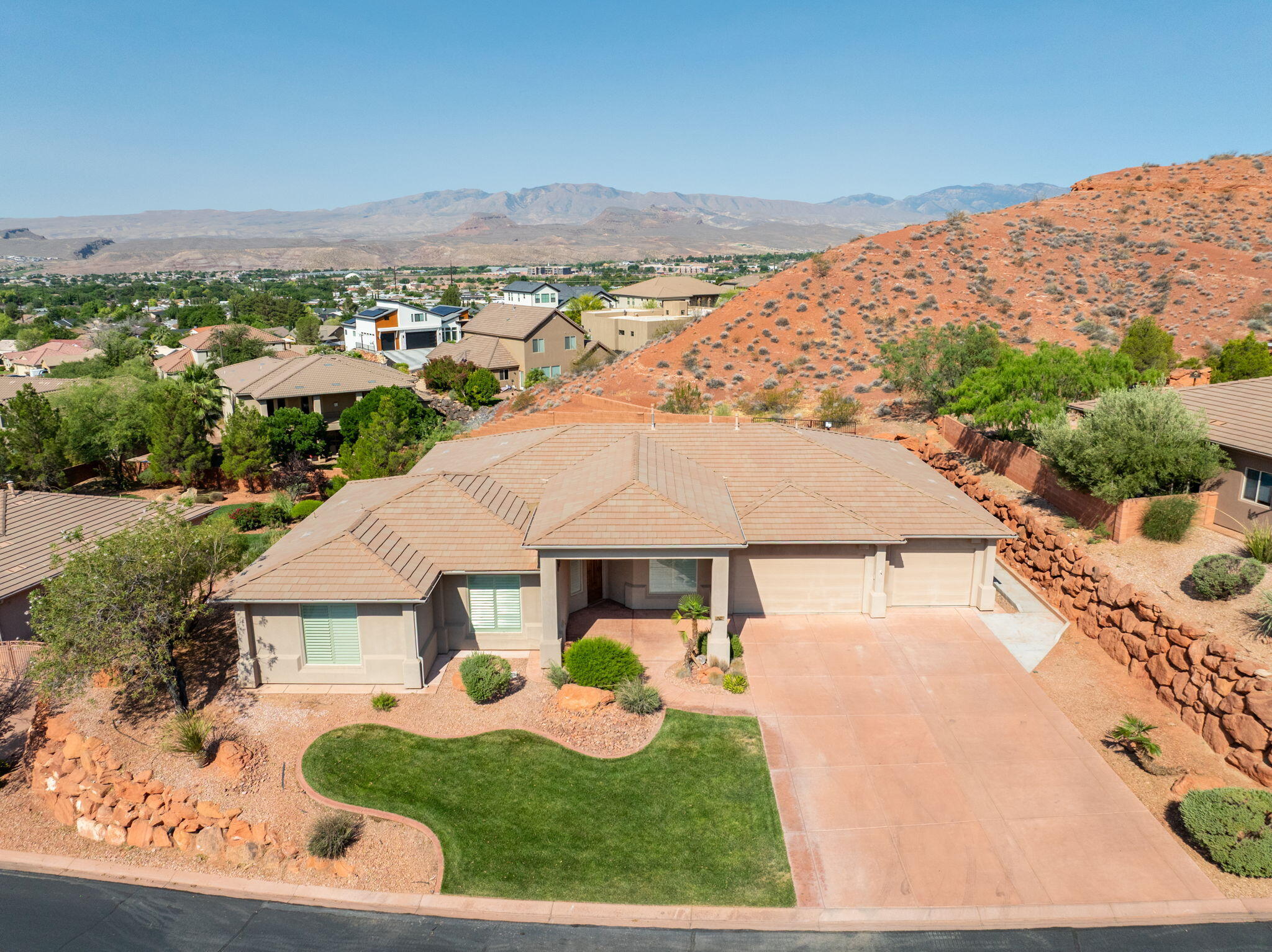 PARADISE CANYON - Residential