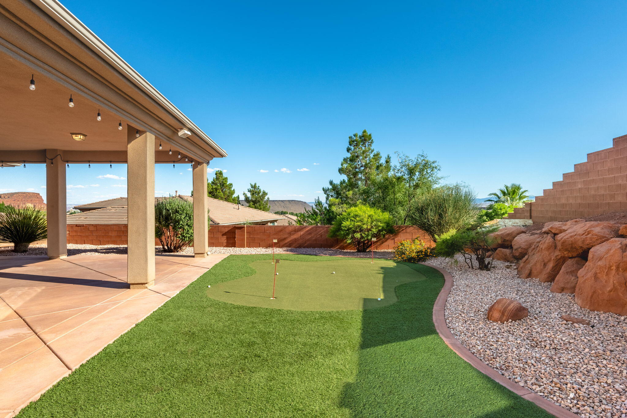 PARADISE CANYON - Residential