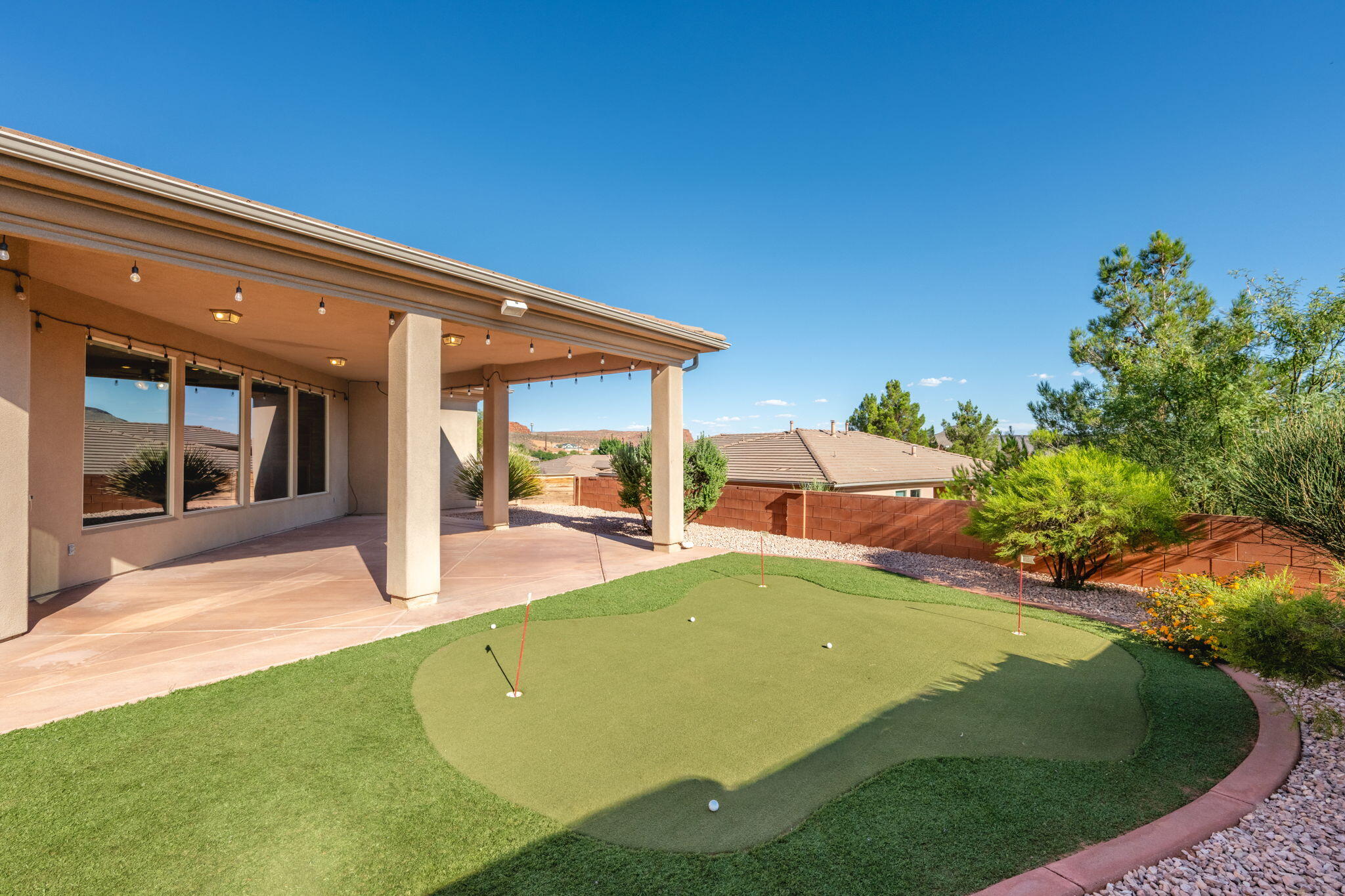 PARADISE CANYON - Residential