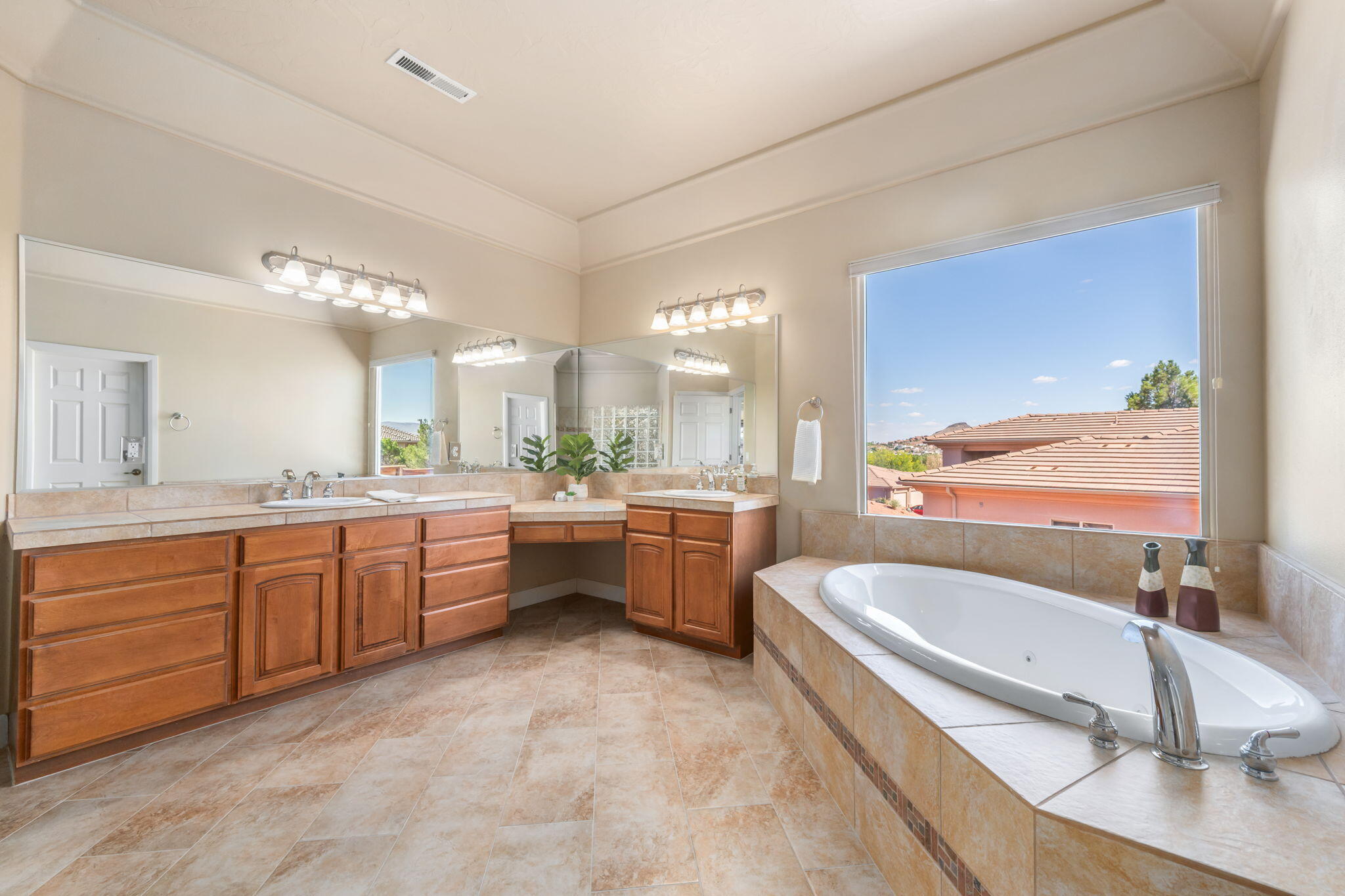 PARADISE CANYON - Residential