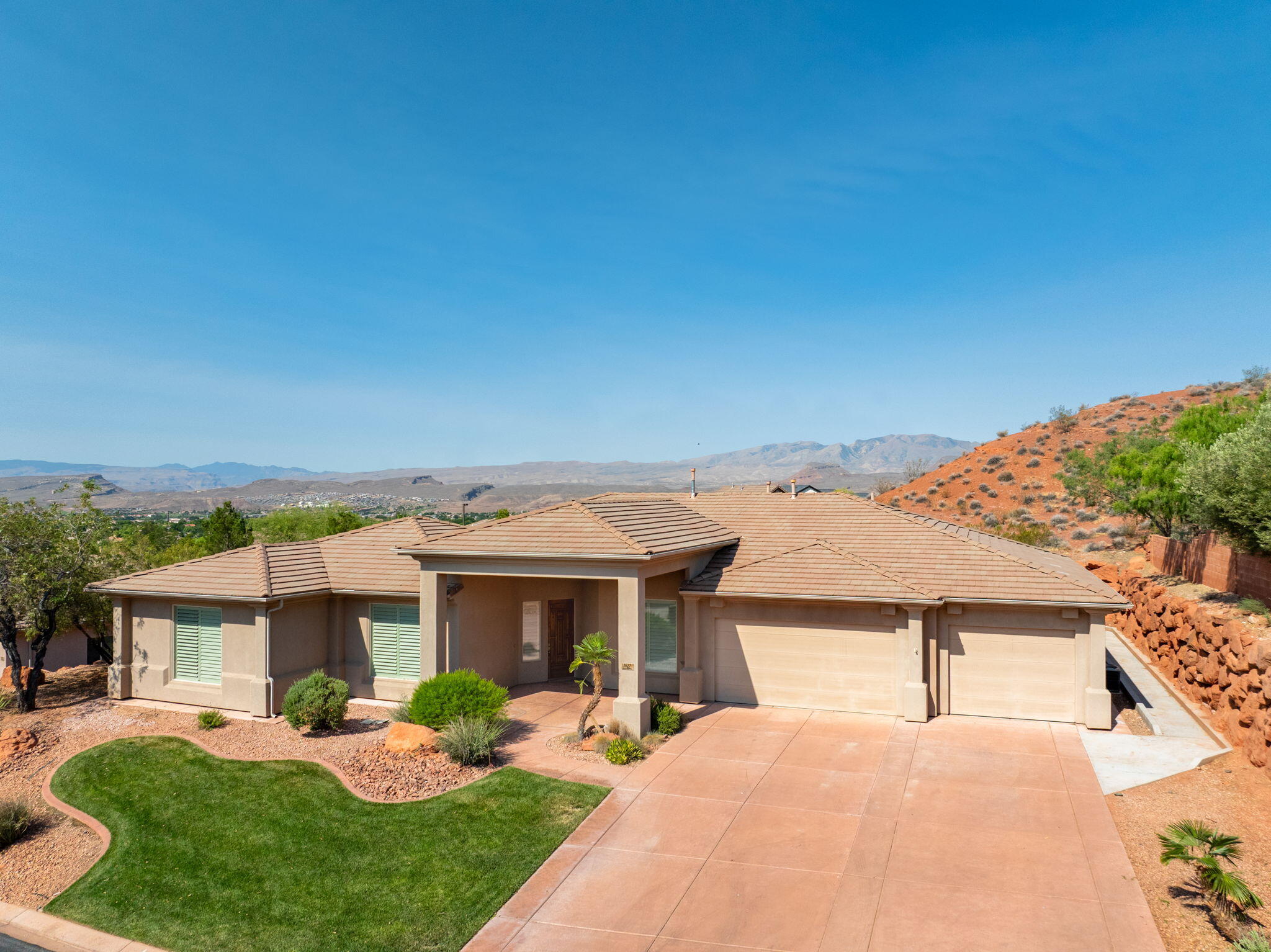 PARADISE CANYON - Residential