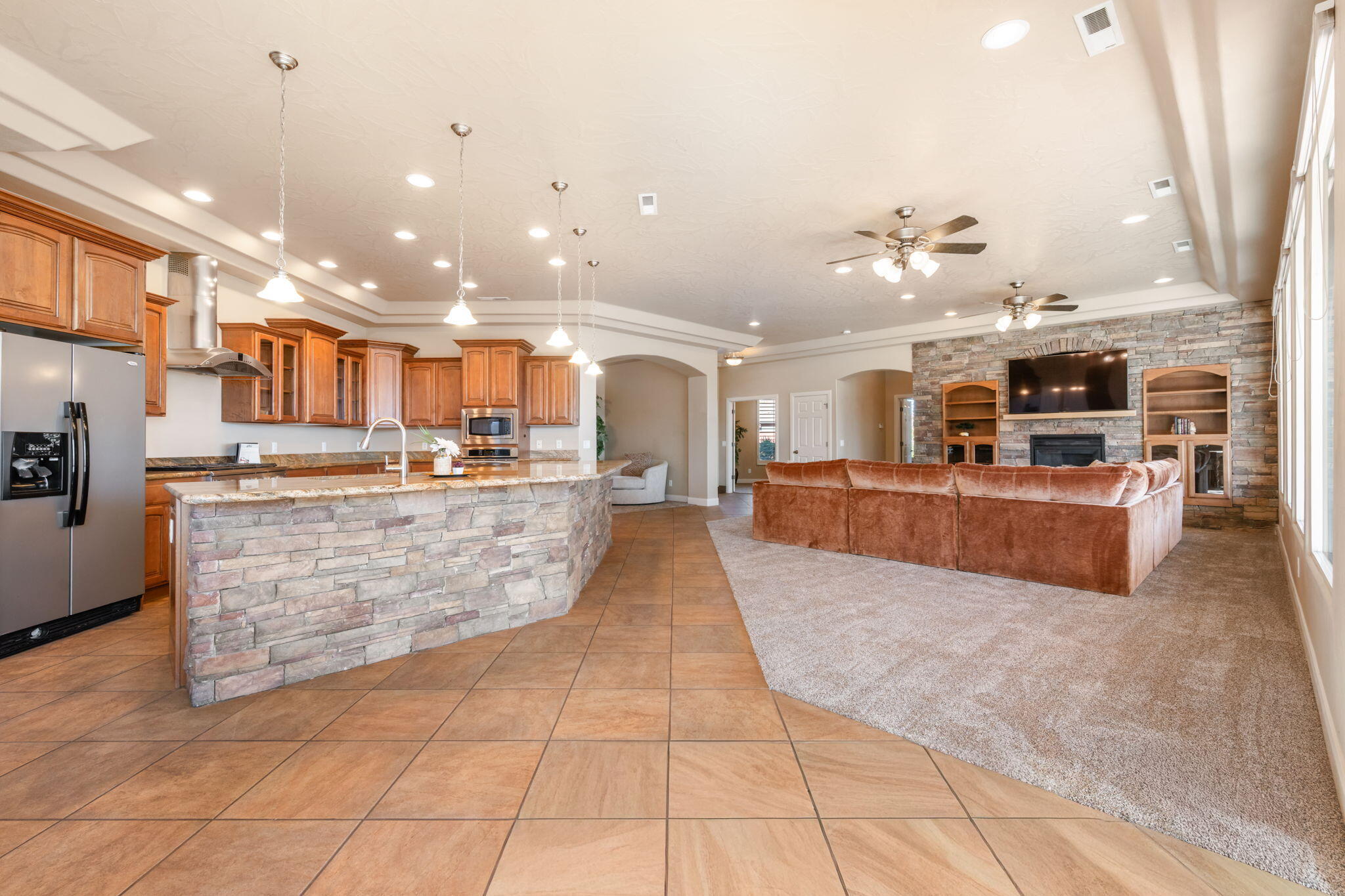 PARADISE CANYON - Residential