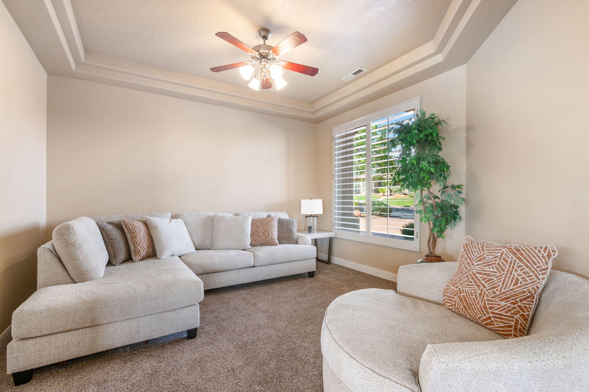 PARADISE CANYON - Residential