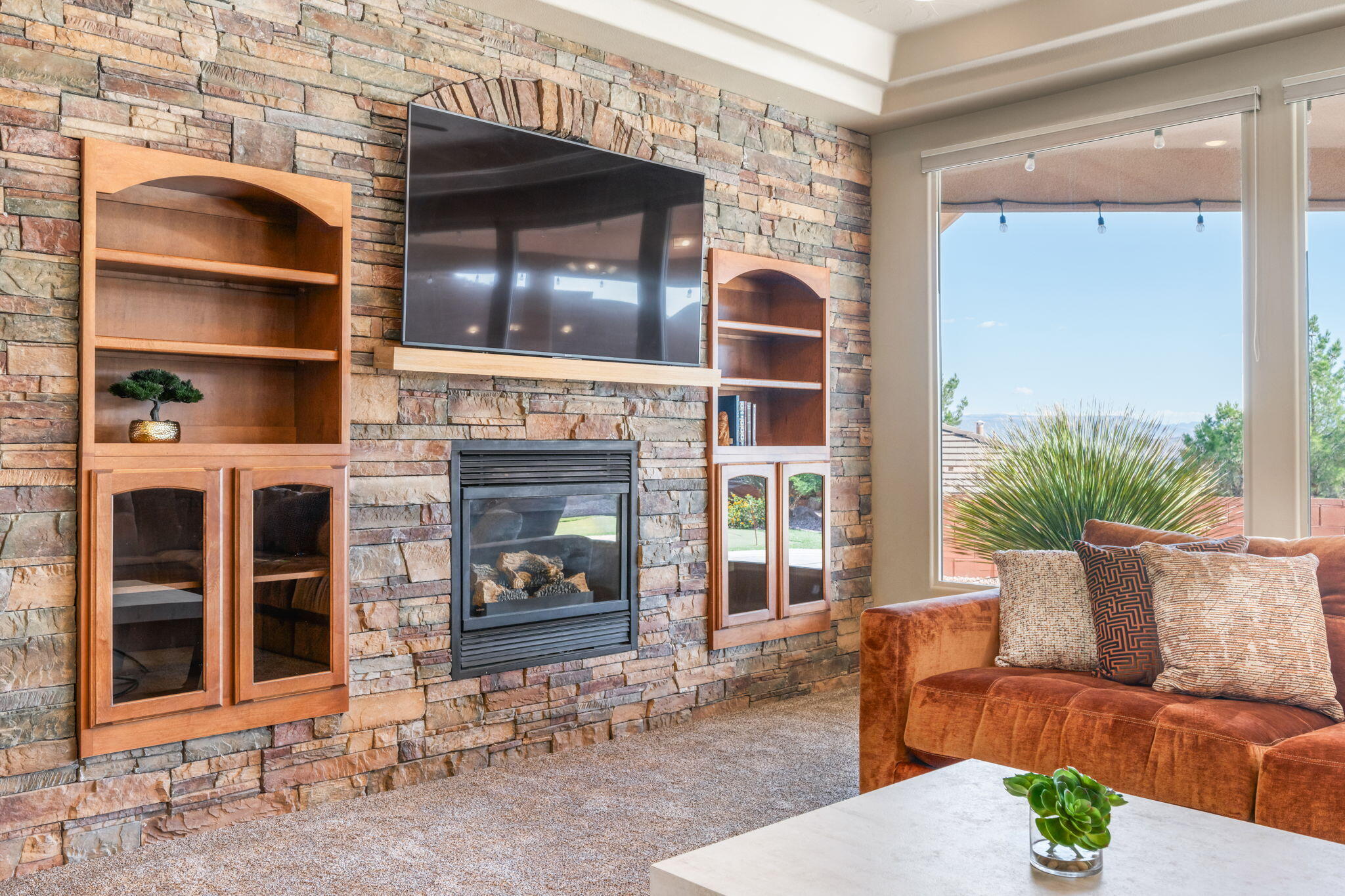 PARADISE CANYON - Residential