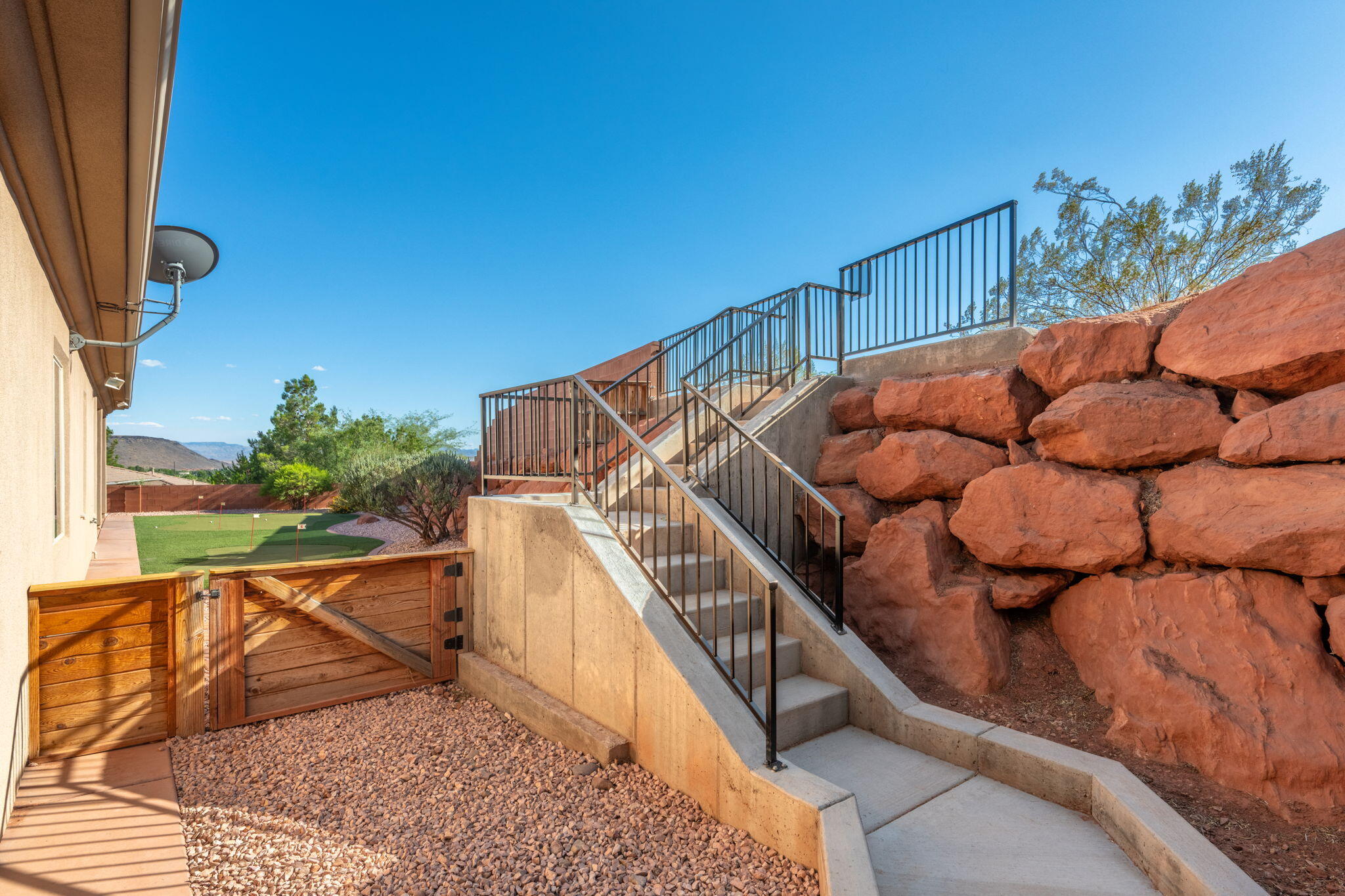PARADISE CANYON - Residential