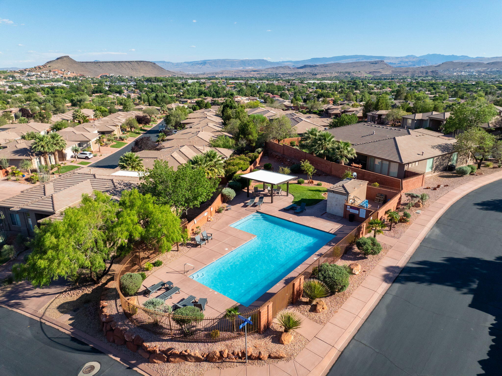 PARADISE CANYON - Residential