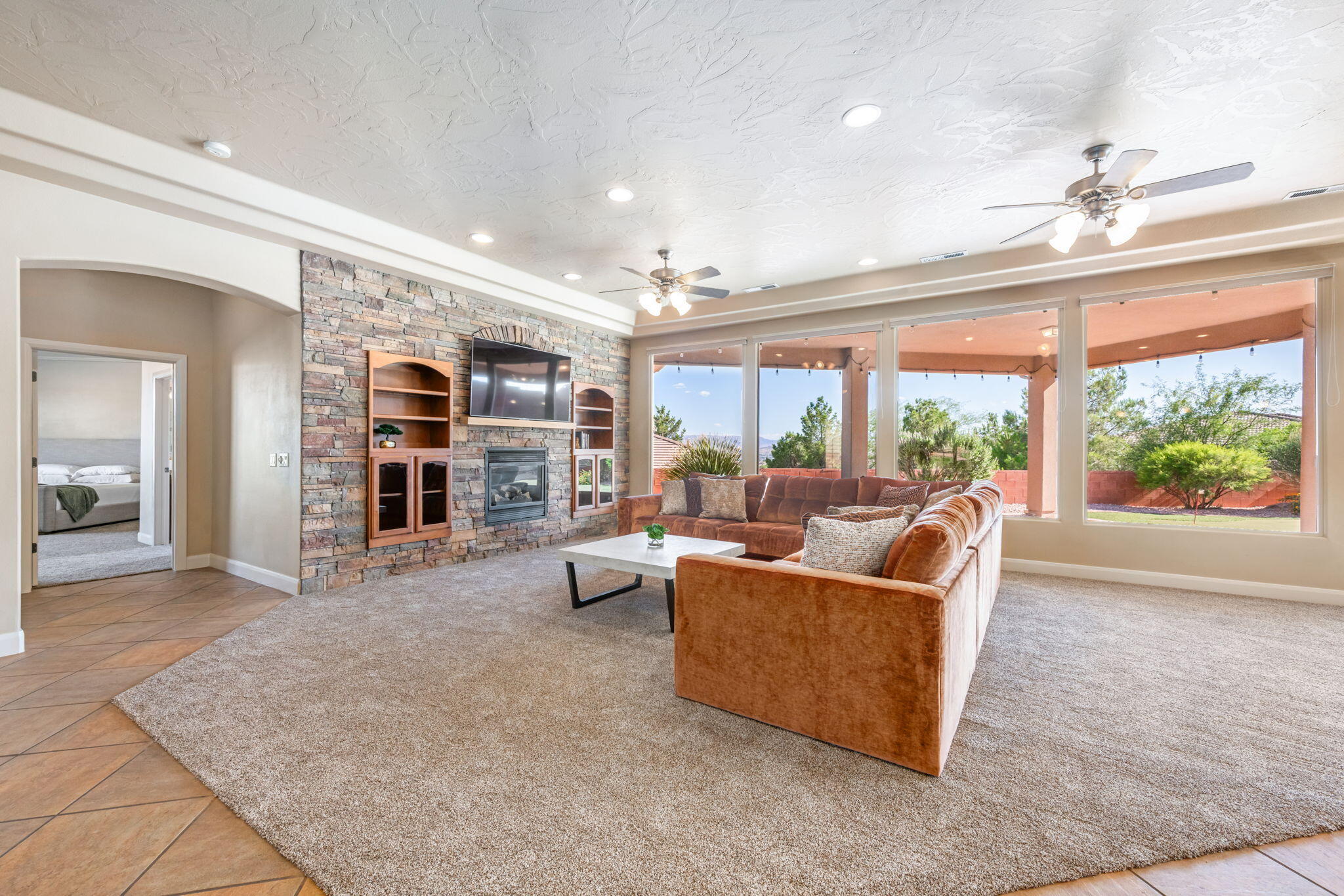 PARADISE CANYON - Residential