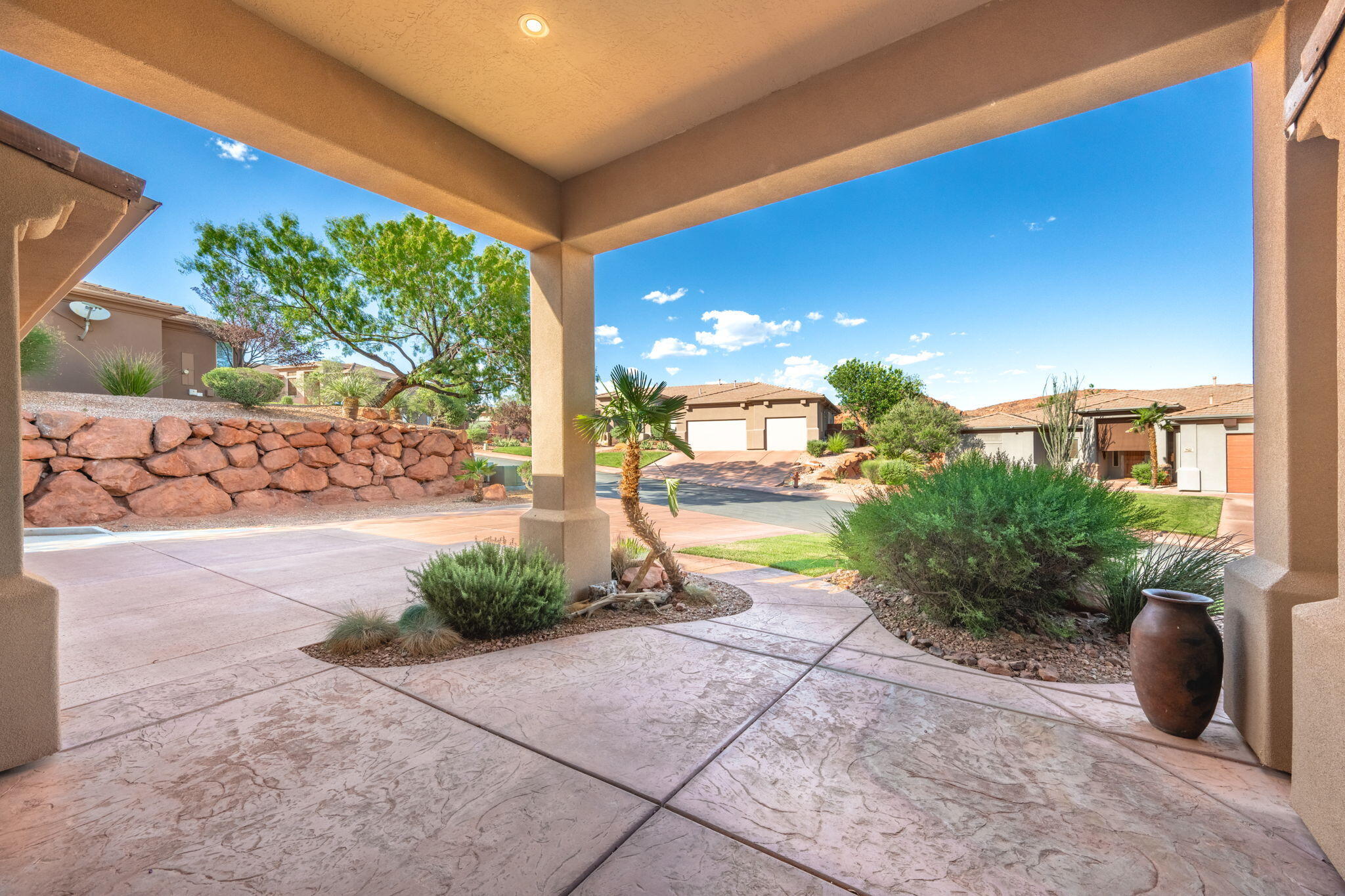 PARADISE CANYON - Residential