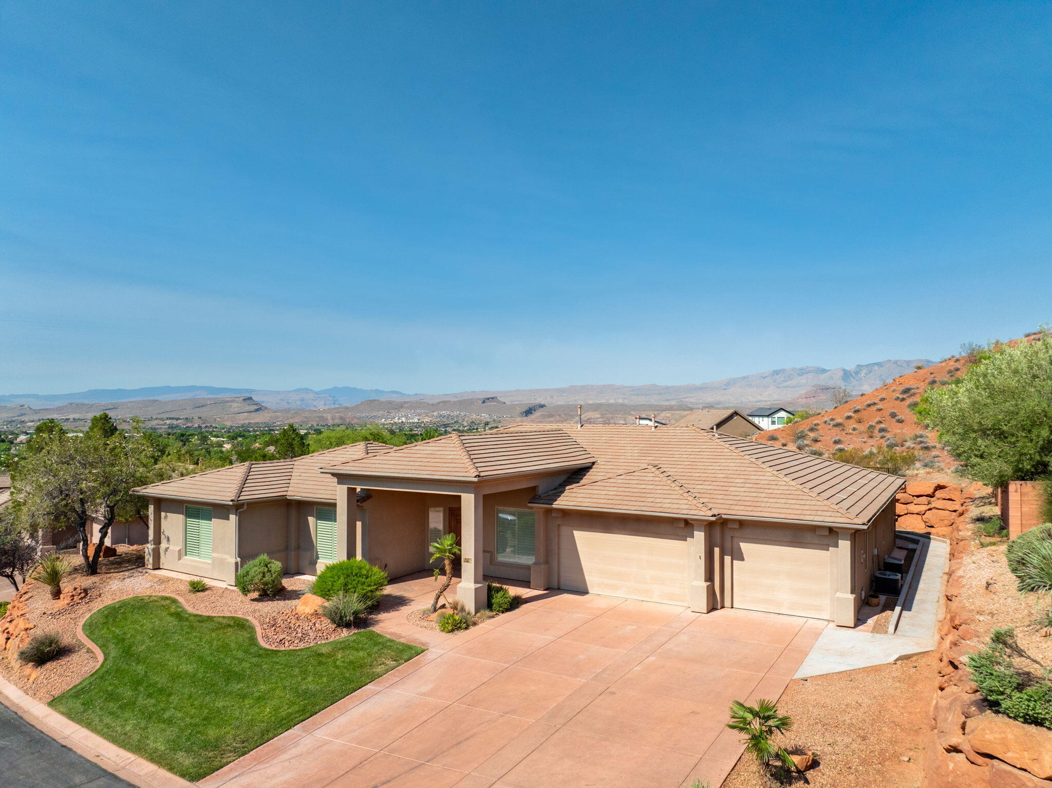 PARADISE CANYON - Residential