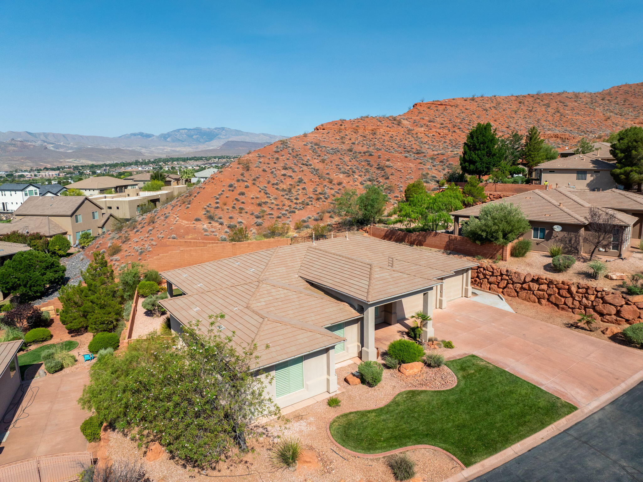 PARADISE CANYON - Residential